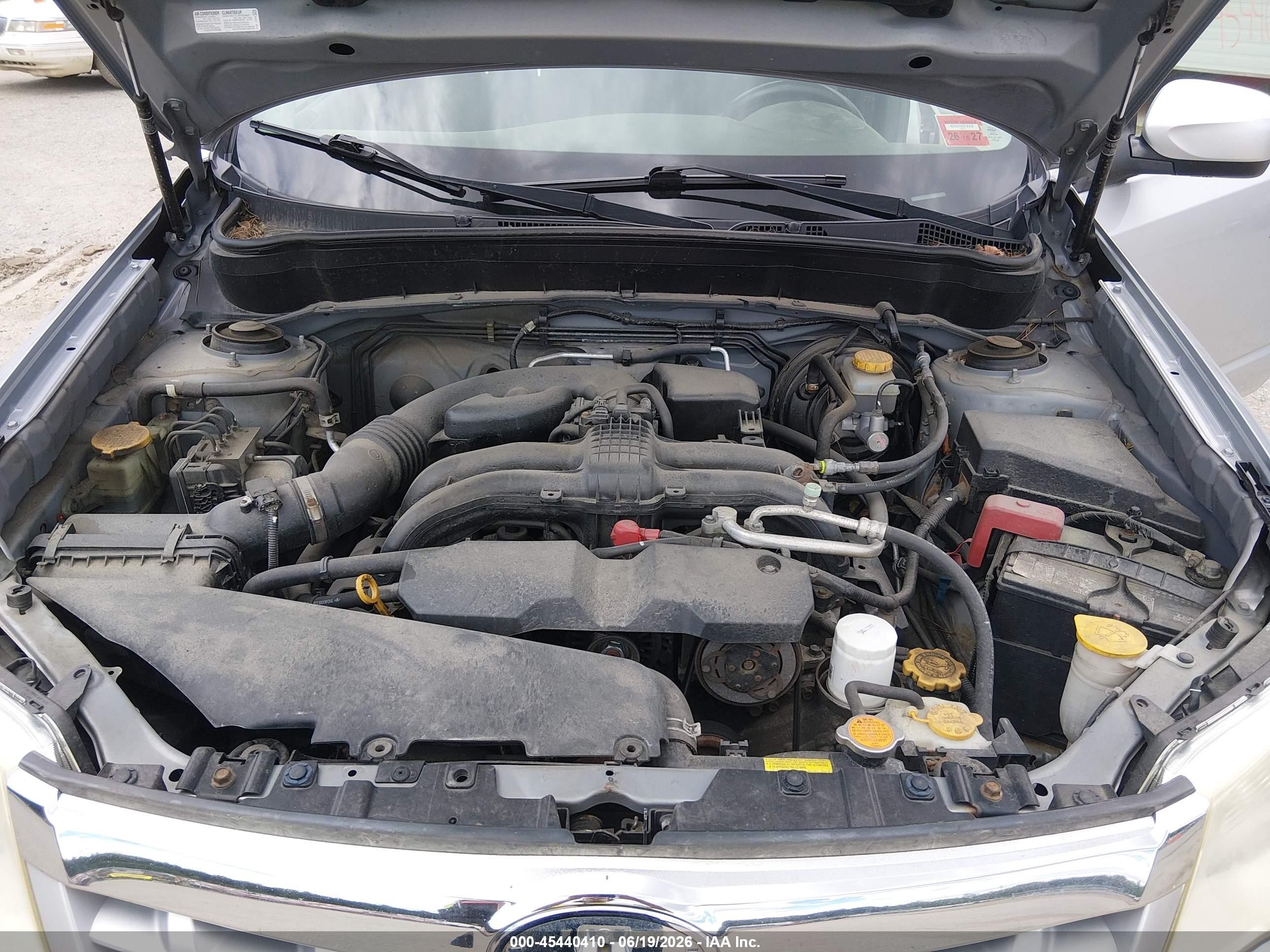 2011 Subaru Forester 2.5x Premium Серебряный vin: JF2SHADC8BH749047