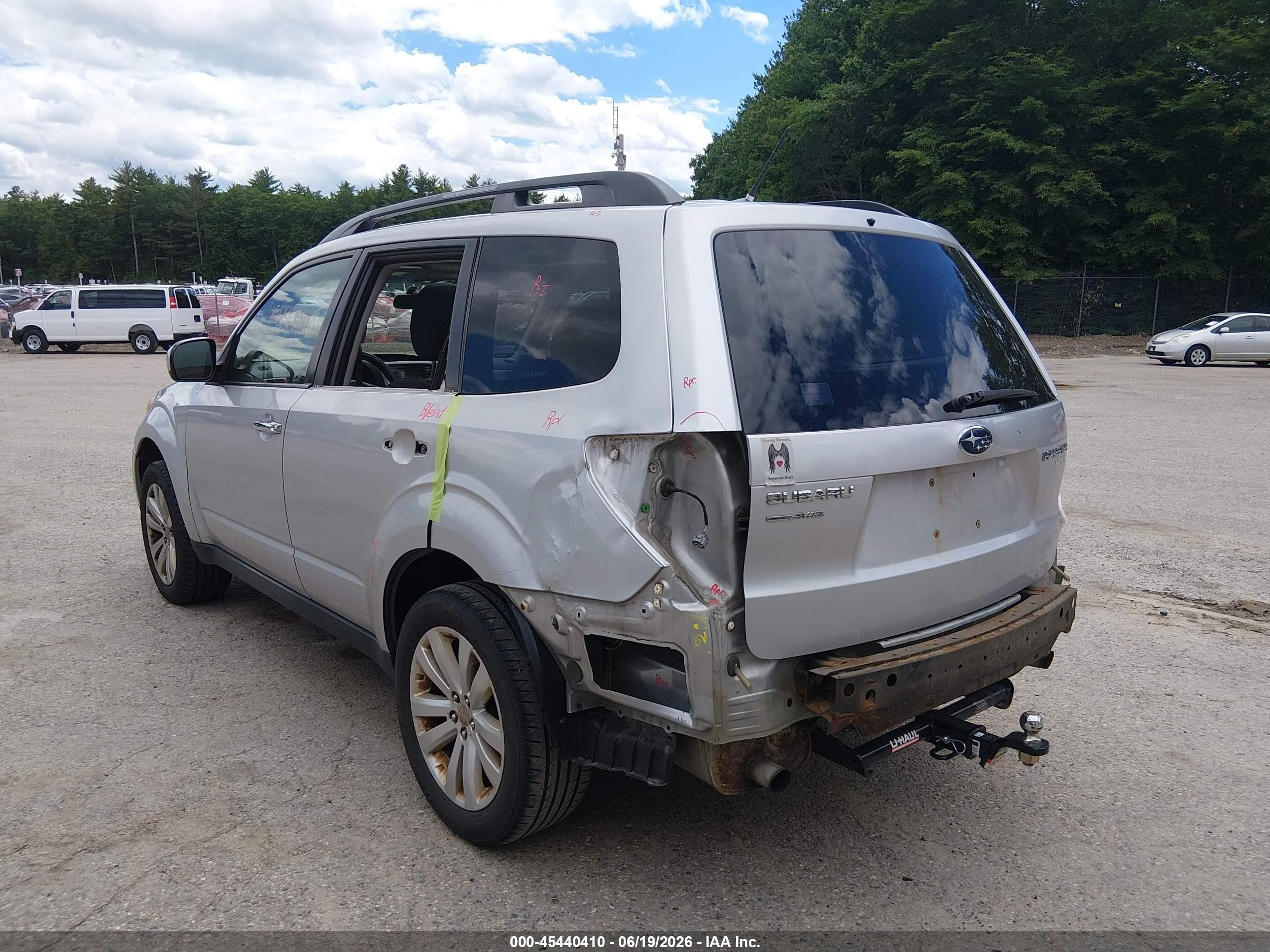 2011 Subaru Forester 2.5x Premium Серебряный vin: JF2SHADC8BH749047