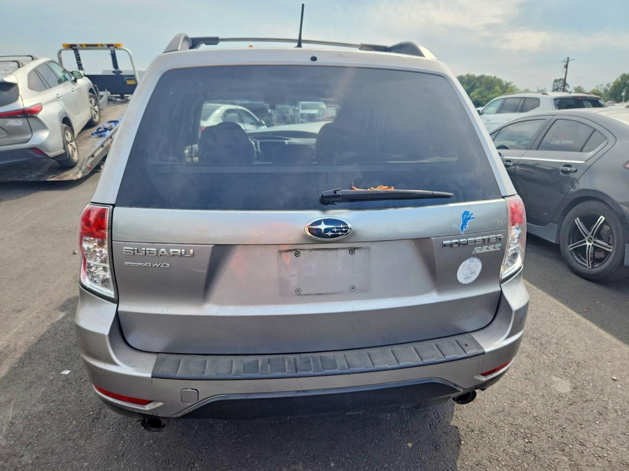 2011 Subaru Forester 2.5x Premium Silver vin: JF2SHADC8BH766804