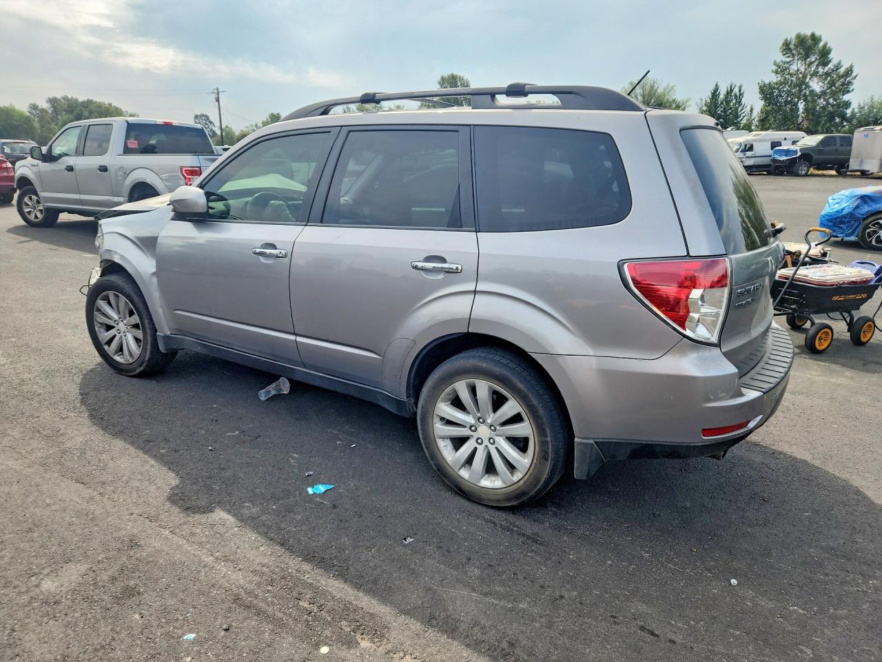 2011 Subaru Forester 2.5x Premium Silver vin: JF2SHADC8BH766804