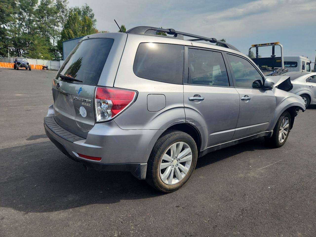 2011 Subaru Forester 2.5x Premium Silver vin: JF2SHADC8BH766804