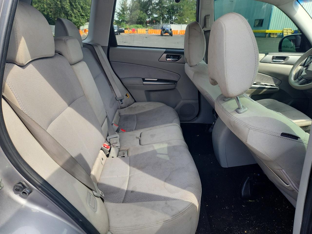 2011 Subaru Forester 2.5x Premium Silver vin: JF2SHADC8BH766804
