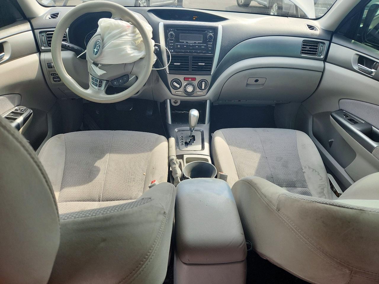 2011 Subaru Forester 2.5x Premium Silver vin: JF2SHADC8BH766804