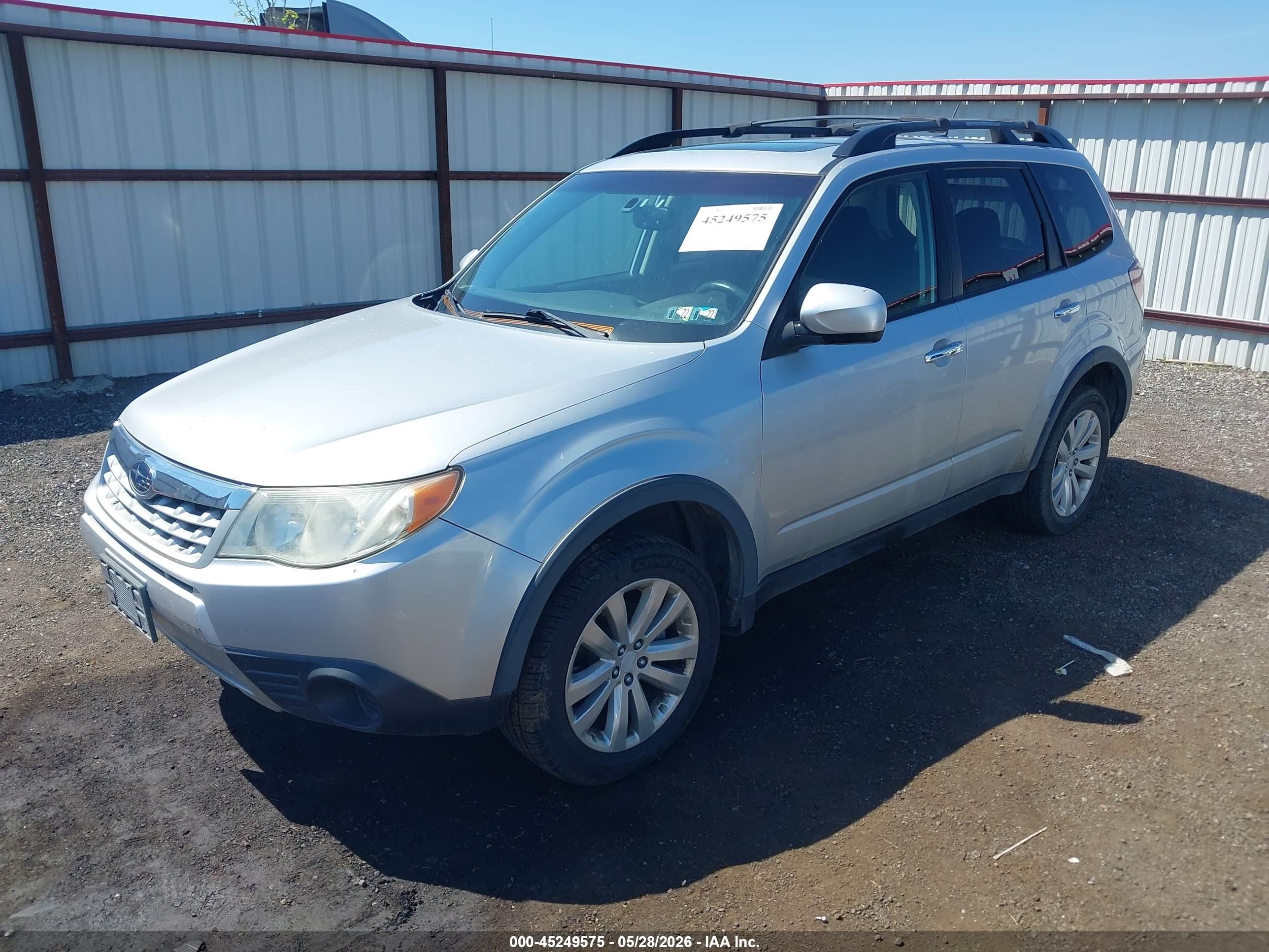 2011 Subaru Forester 2.5x Premium Silver vin: JF2SHADC8BH770724