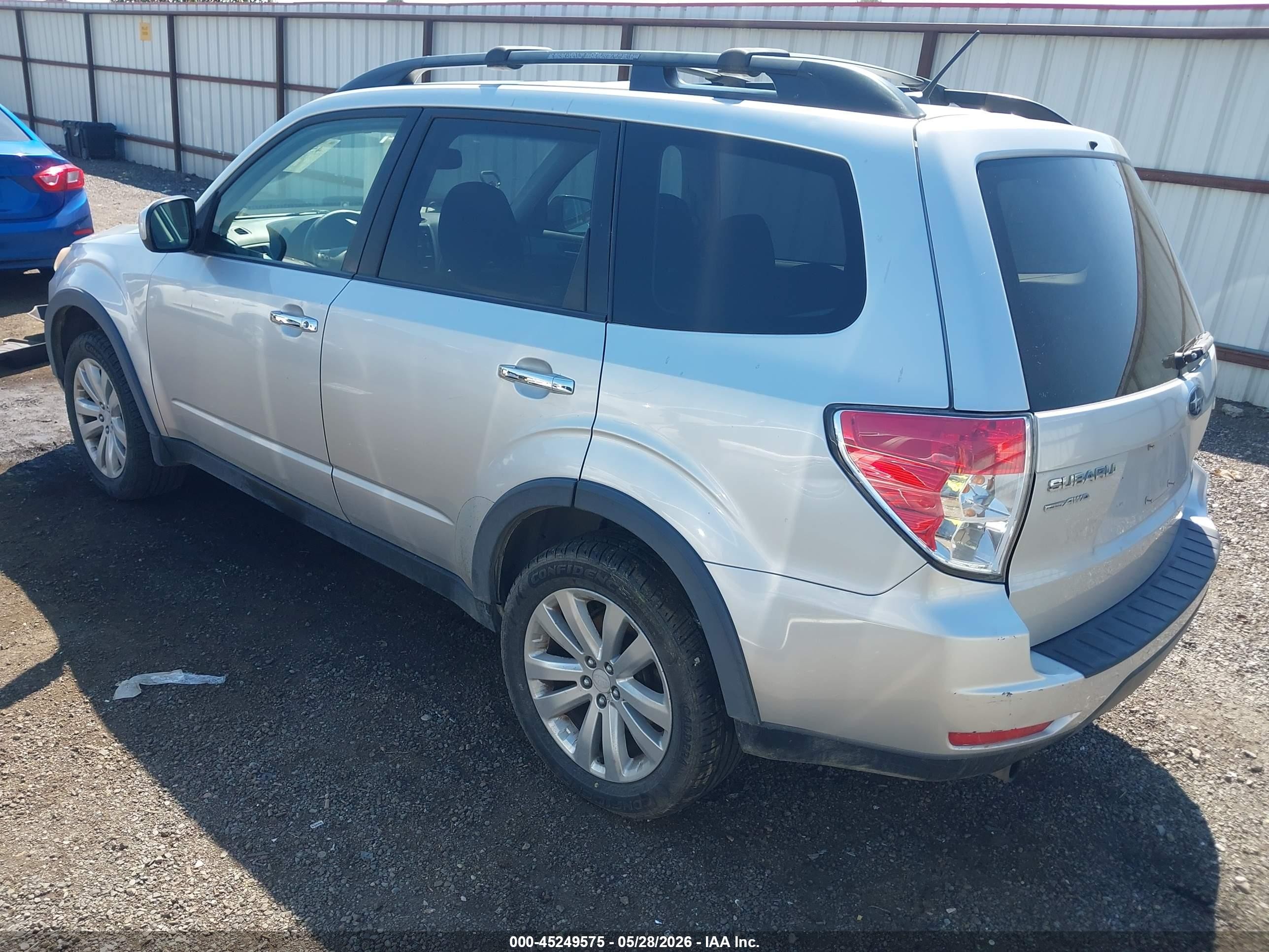 2011 Subaru Forester 2.5x Premium Silver vin: JF2SHADC8BH770724