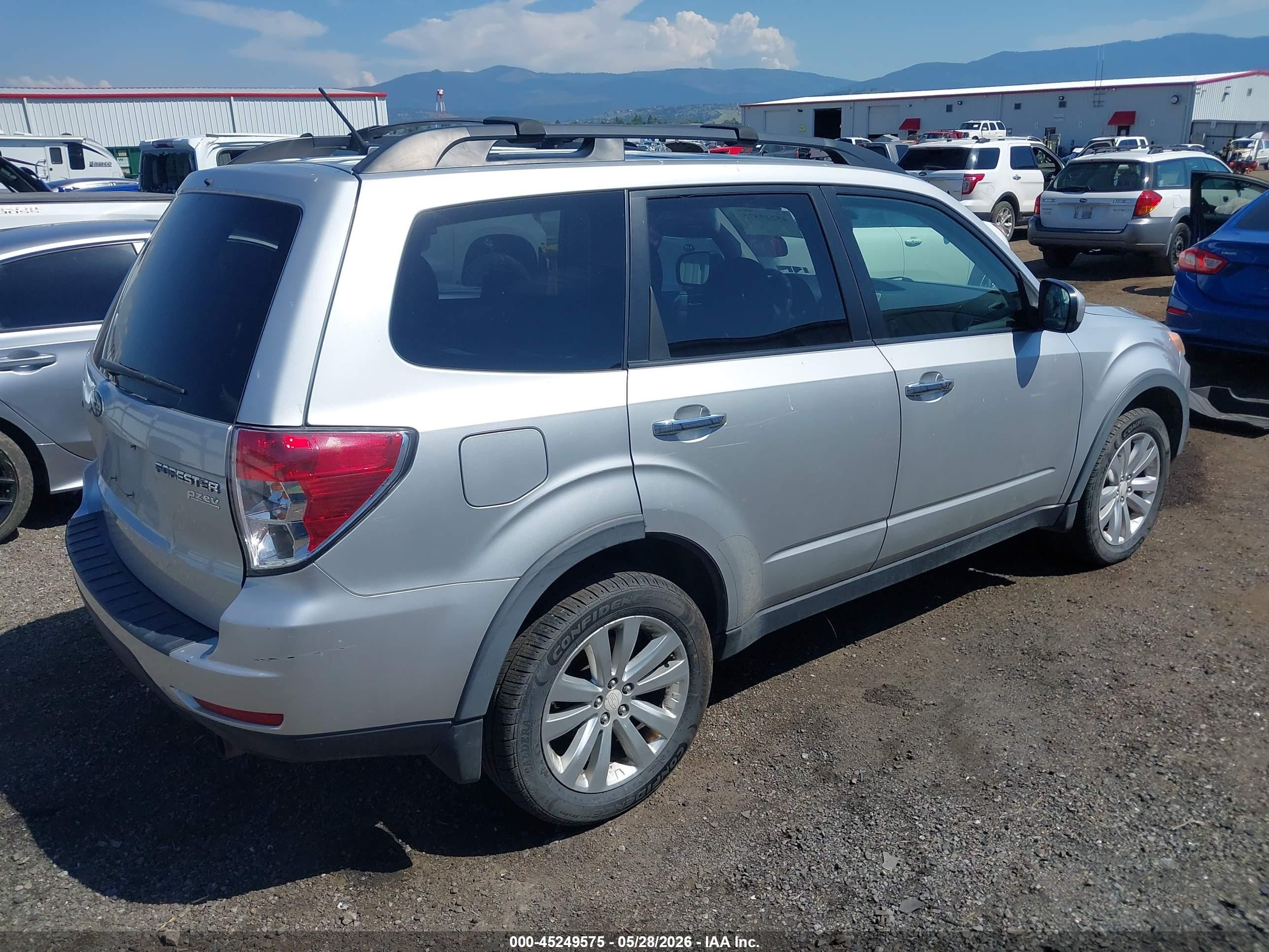 2011 Subaru Forester 2.5x Premium Silver vin: JF2SHADC8BH770724
