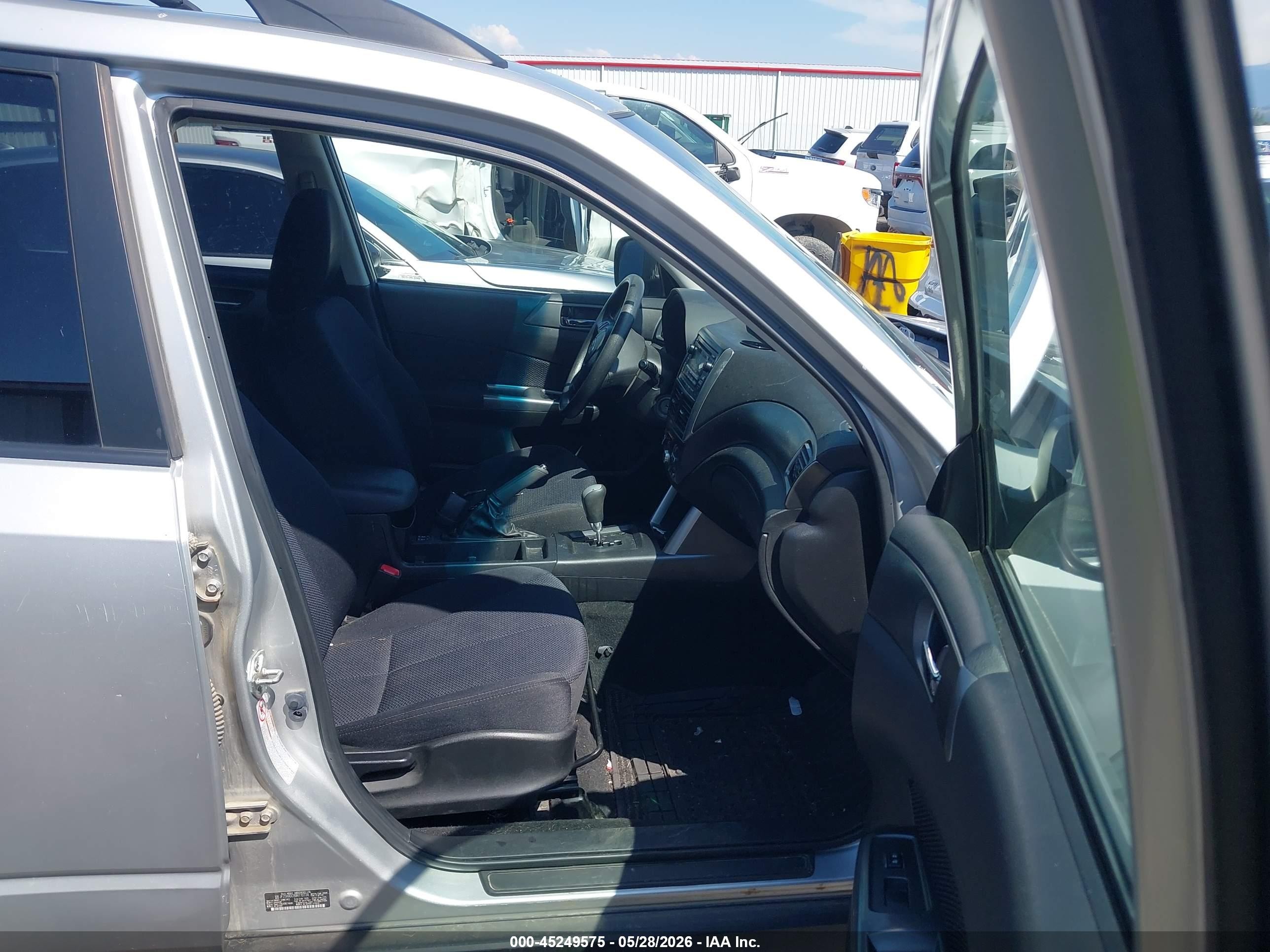 2011 Subaru Forester 2.5x Premium Silver vin: JF2SHADC8BH770724