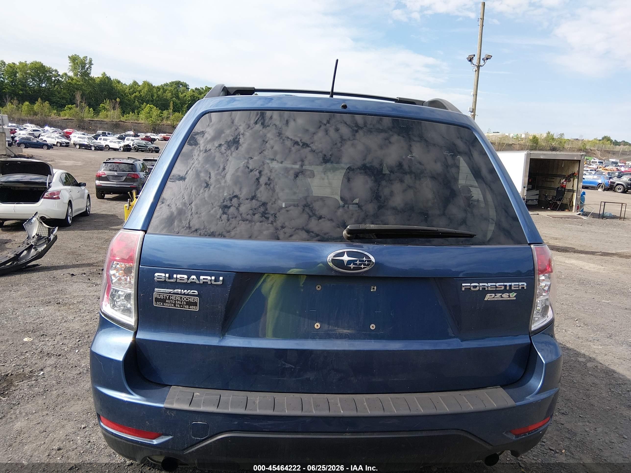 2012 Subaru Forester 2.5x Premium Blue vin: JF2SHADC8CH440387