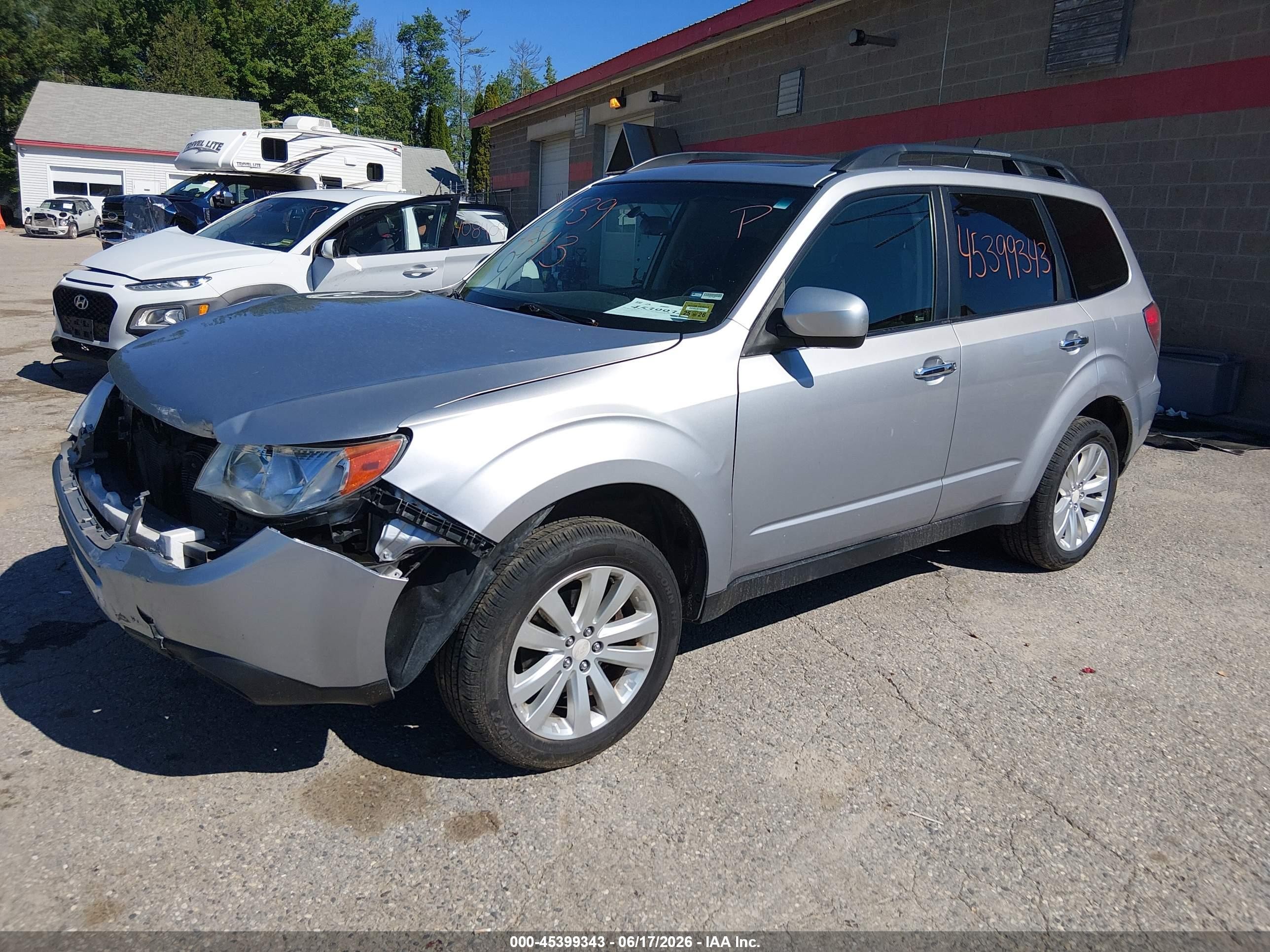 2012 Subaru Forester 2.5x Premium Silver vin: JF2SHADC8CH450627