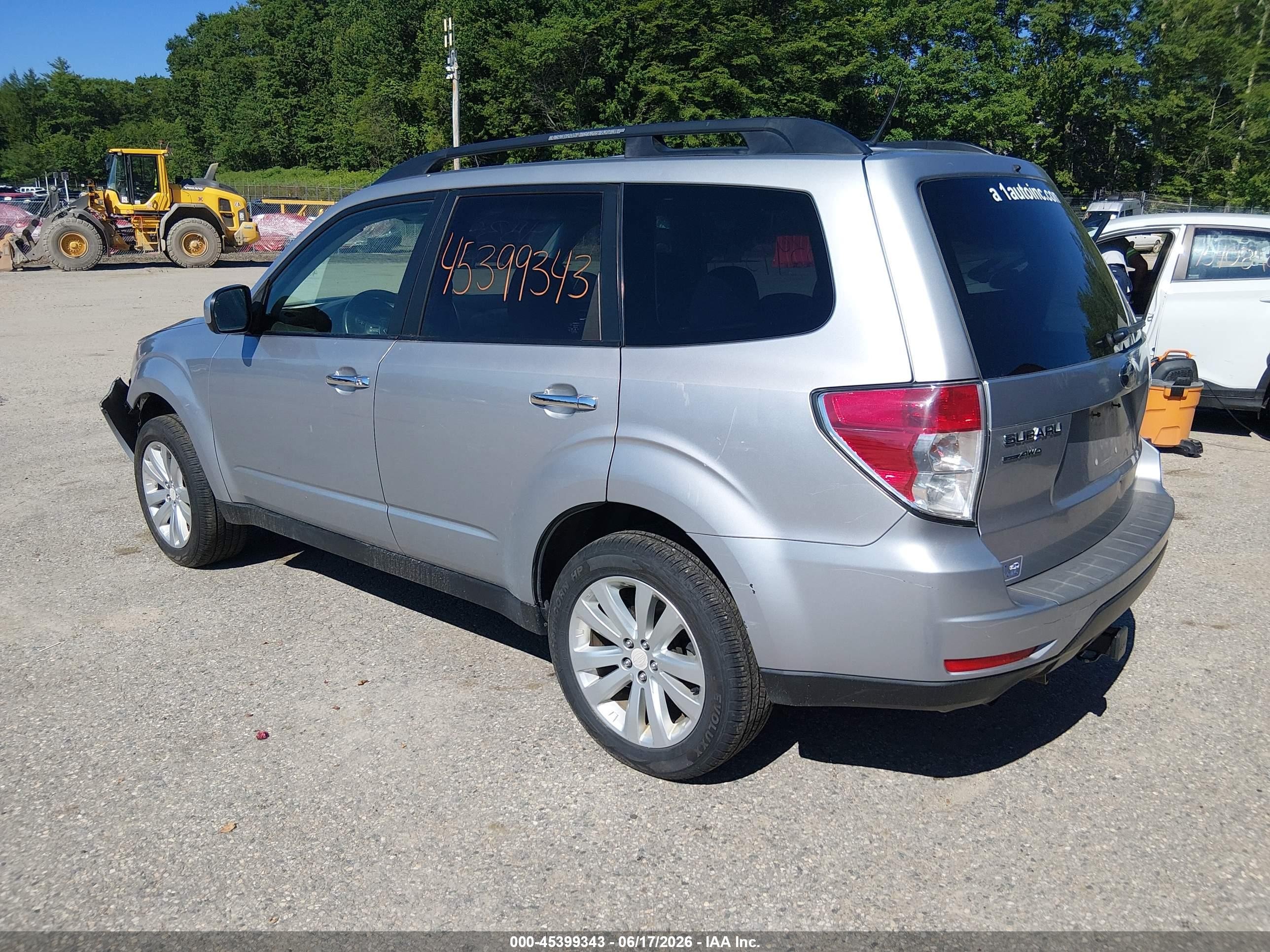 2012 Subaru Forester 2.5x Premium Silver vin: JF2SHADC8CH450627