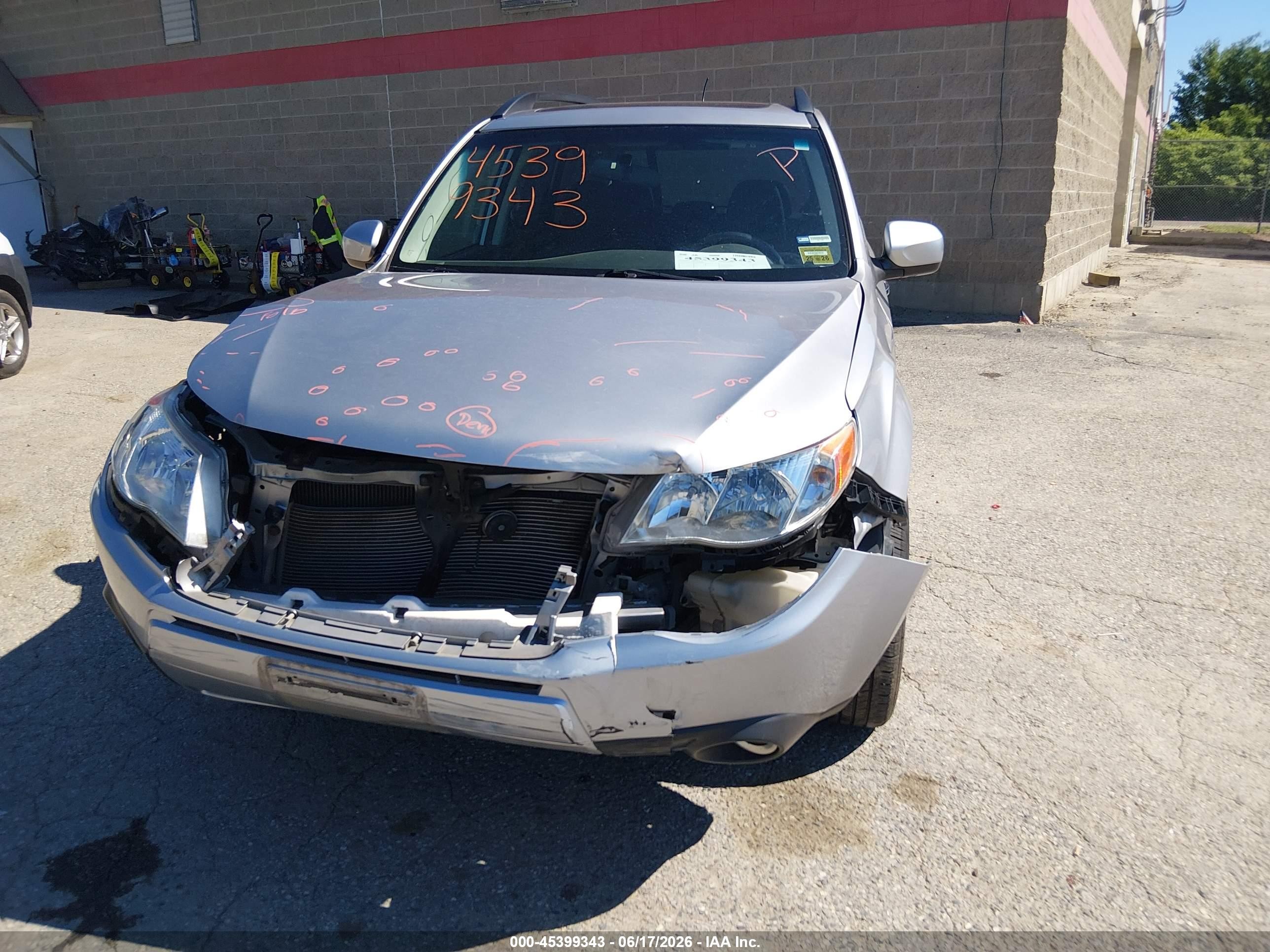 2012 Subaru Forester 2.5x Premium Silver vin: JF2SHADC8CH450627