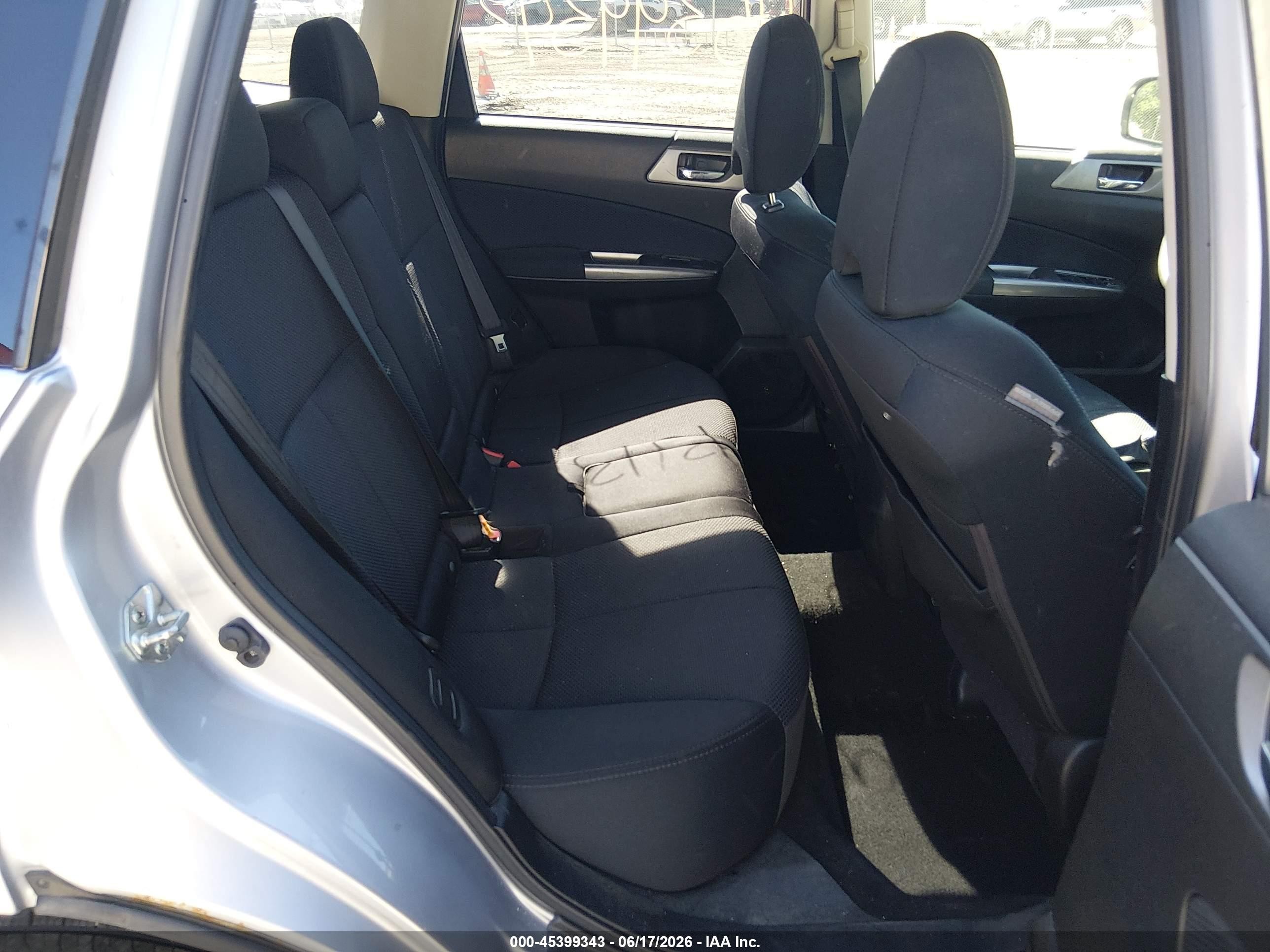 2012 Subaru Forester 2.5x Premium Silver vin: JF2SHADC8CH450627