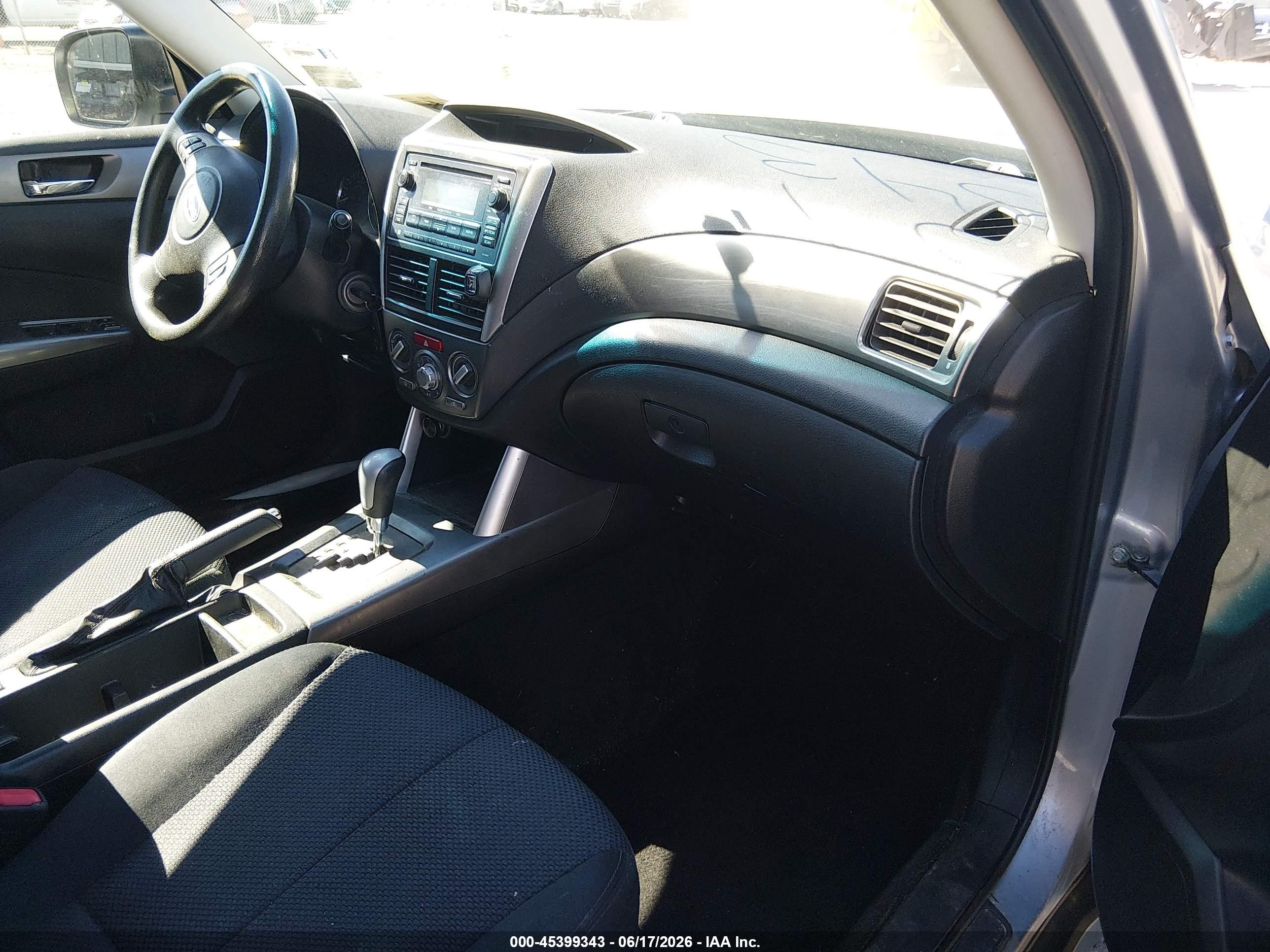 2012 Subaru Forester 2.5x Premium Silver vin: JF2SHADC8CH450627