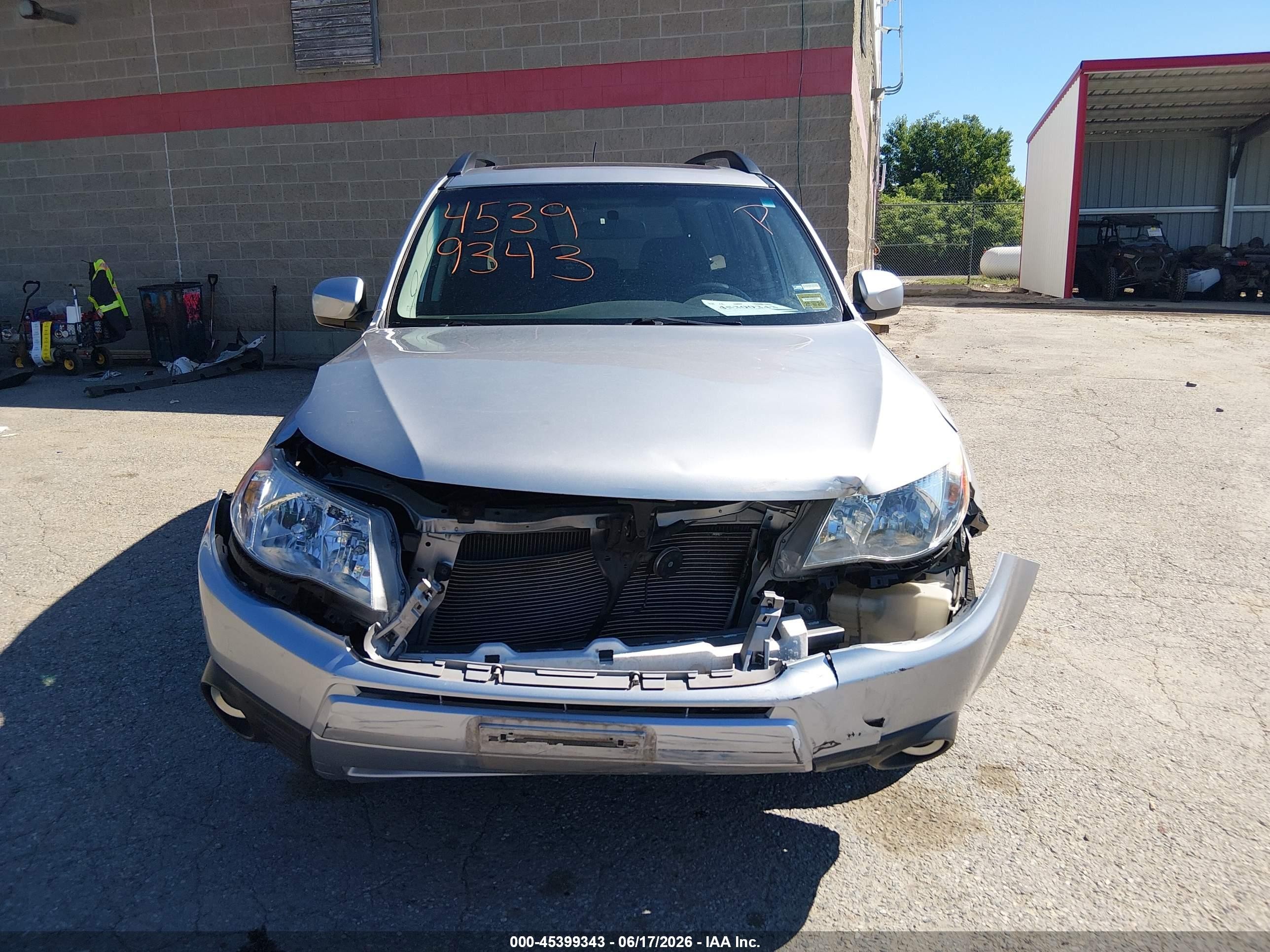 2012 Subaru Forester 2.5x Premium Silver vin: JF2SHADC8CH450627