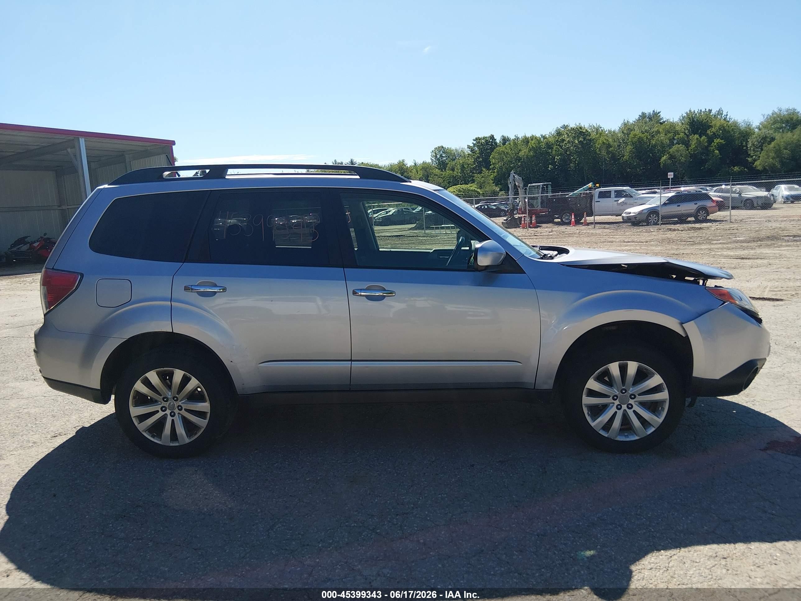 2012 Subaru Forester 2.5x Premium Silver vin: JF2SHADC8CH450627