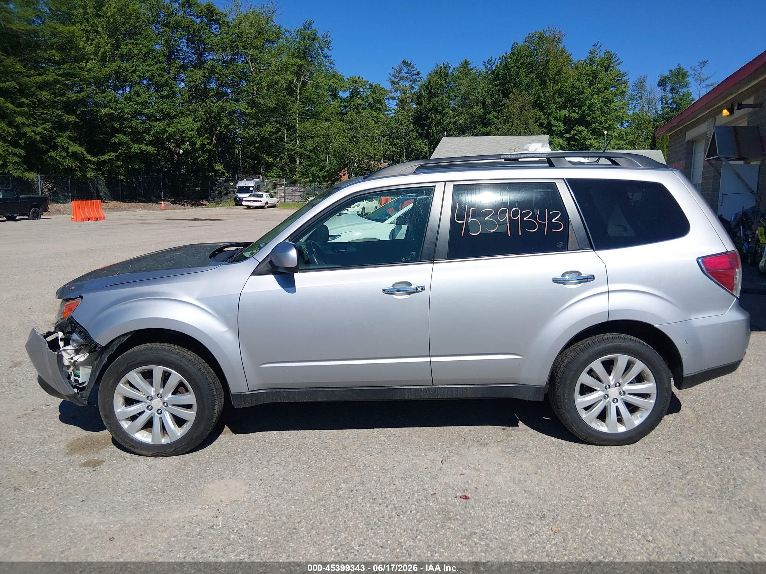 2012 Subaru Forester 2.5x Premium Silver vin: JF2SHADC8CH450627