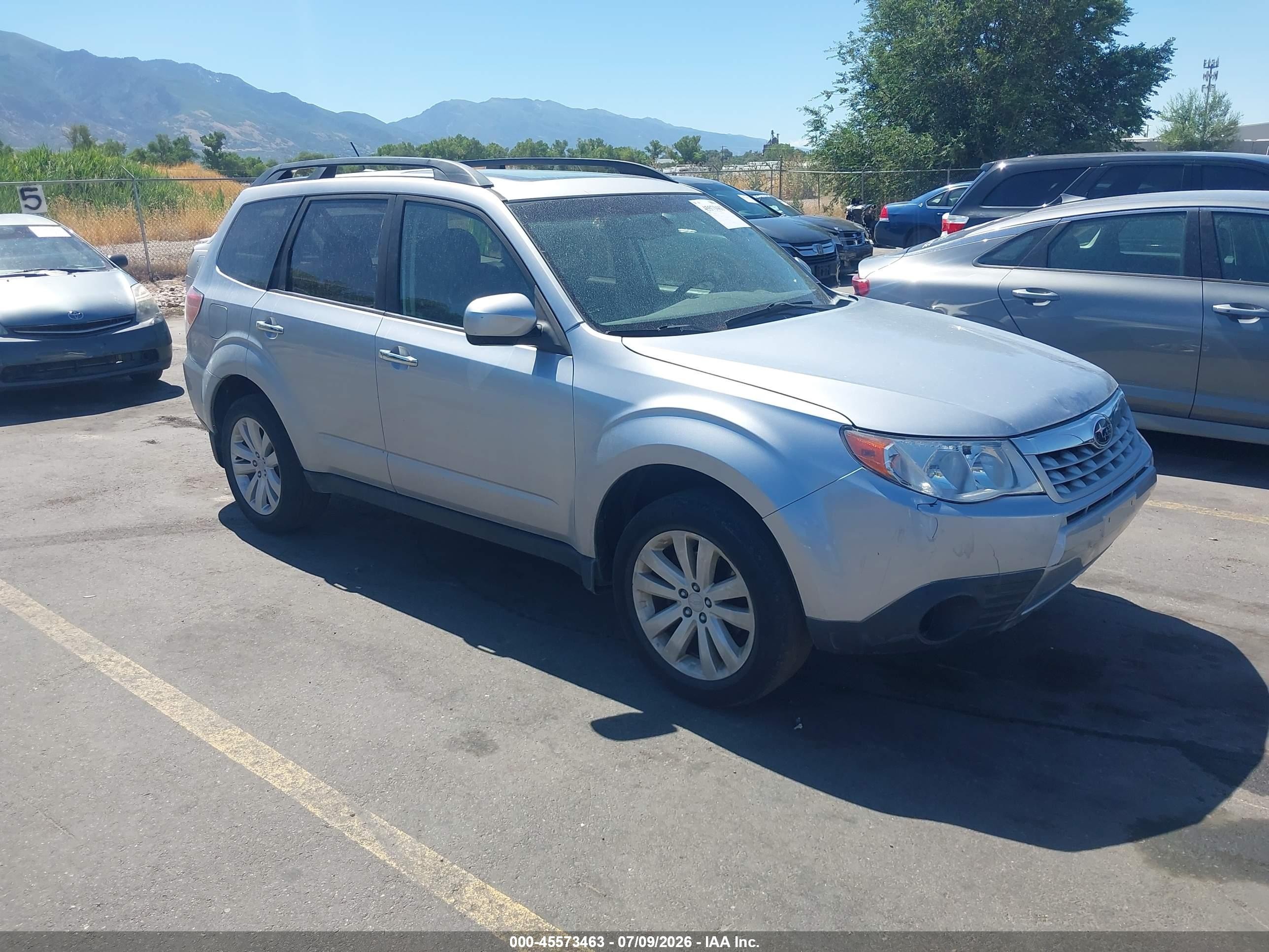 2012 Subaru Forester 2.5x Premium Silver vin: JF2SHADC8CH461644