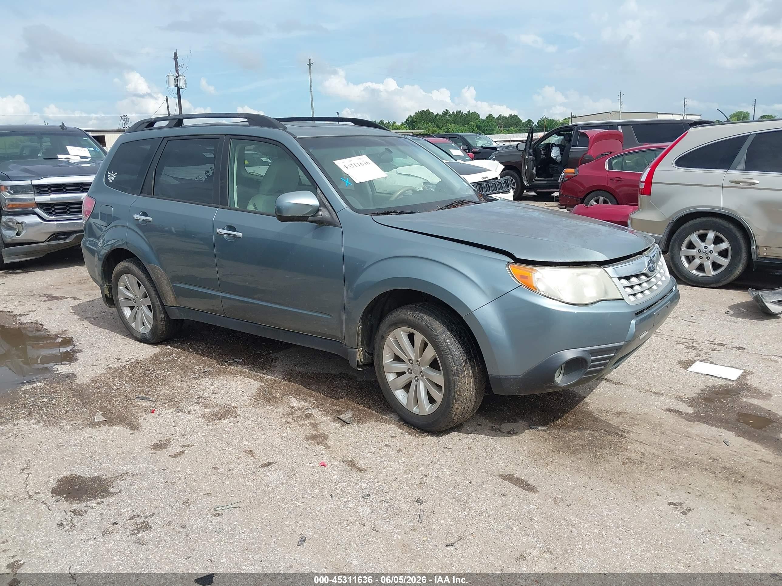 2013 Subaru Forester 2.5x Premium Green vin: JF2SHADC8DG401631