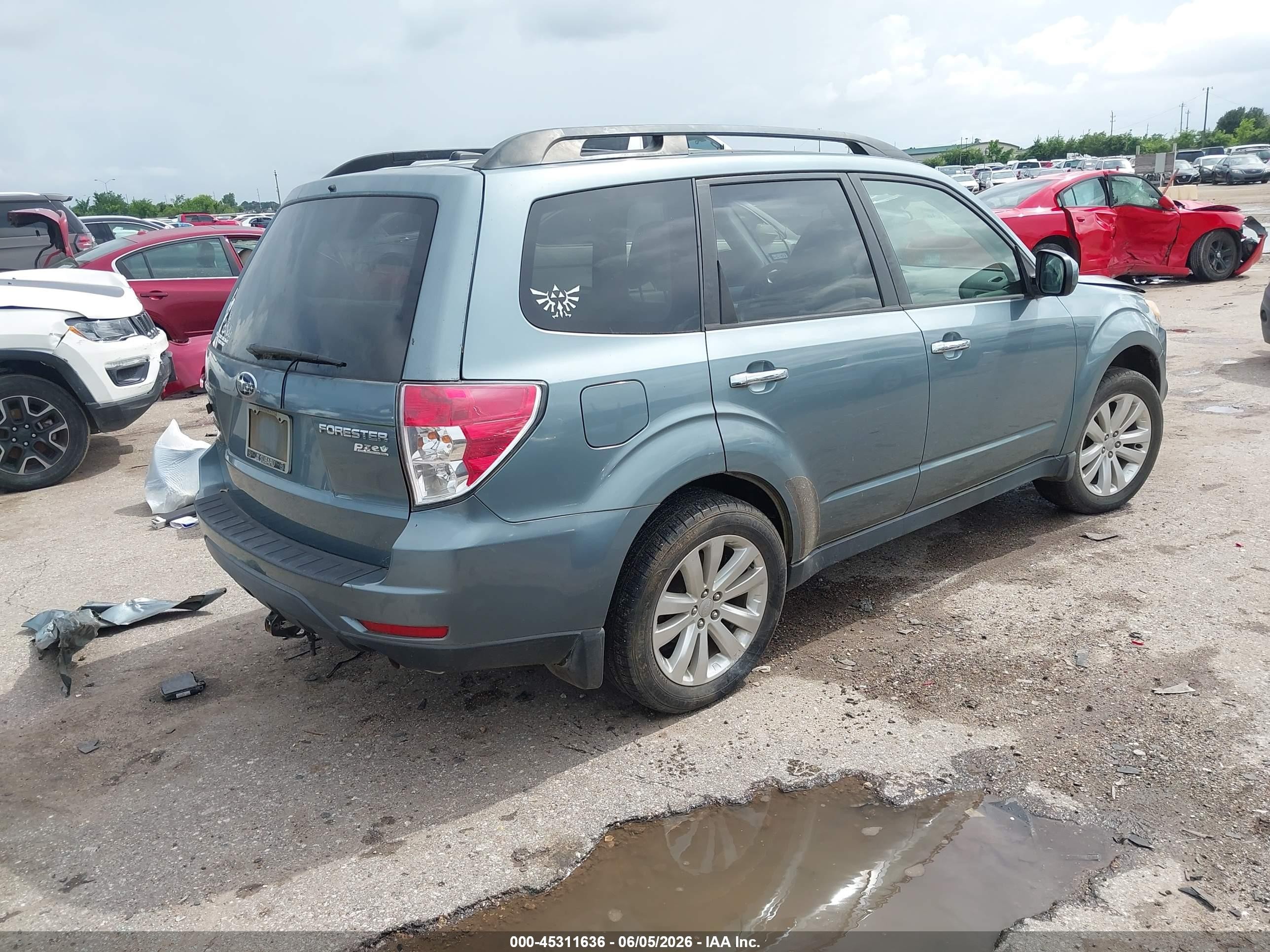 2013 Subaru Forester 2.5x Premium Зеленый vin: JF2SHADC8DG401631