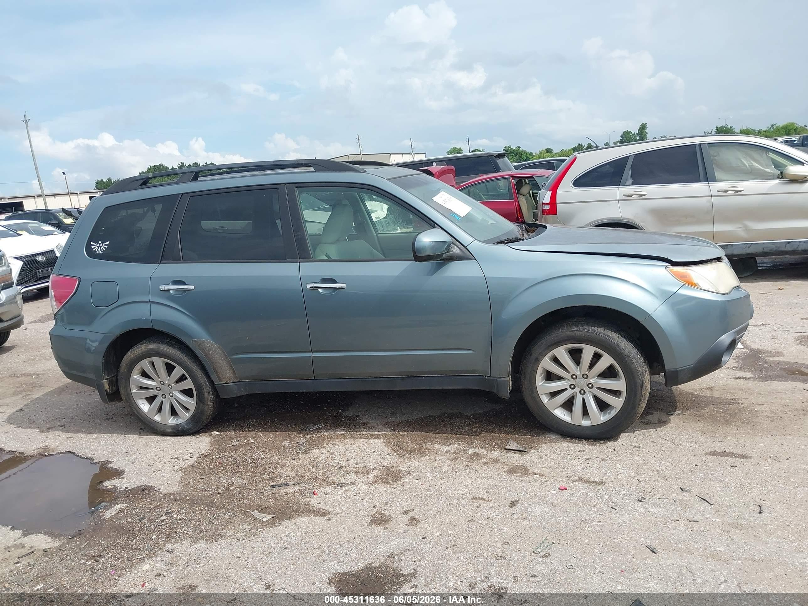 2013 Subaru Forester 2.5x Premium Зеленый vin: JF2SHADC8DG401631