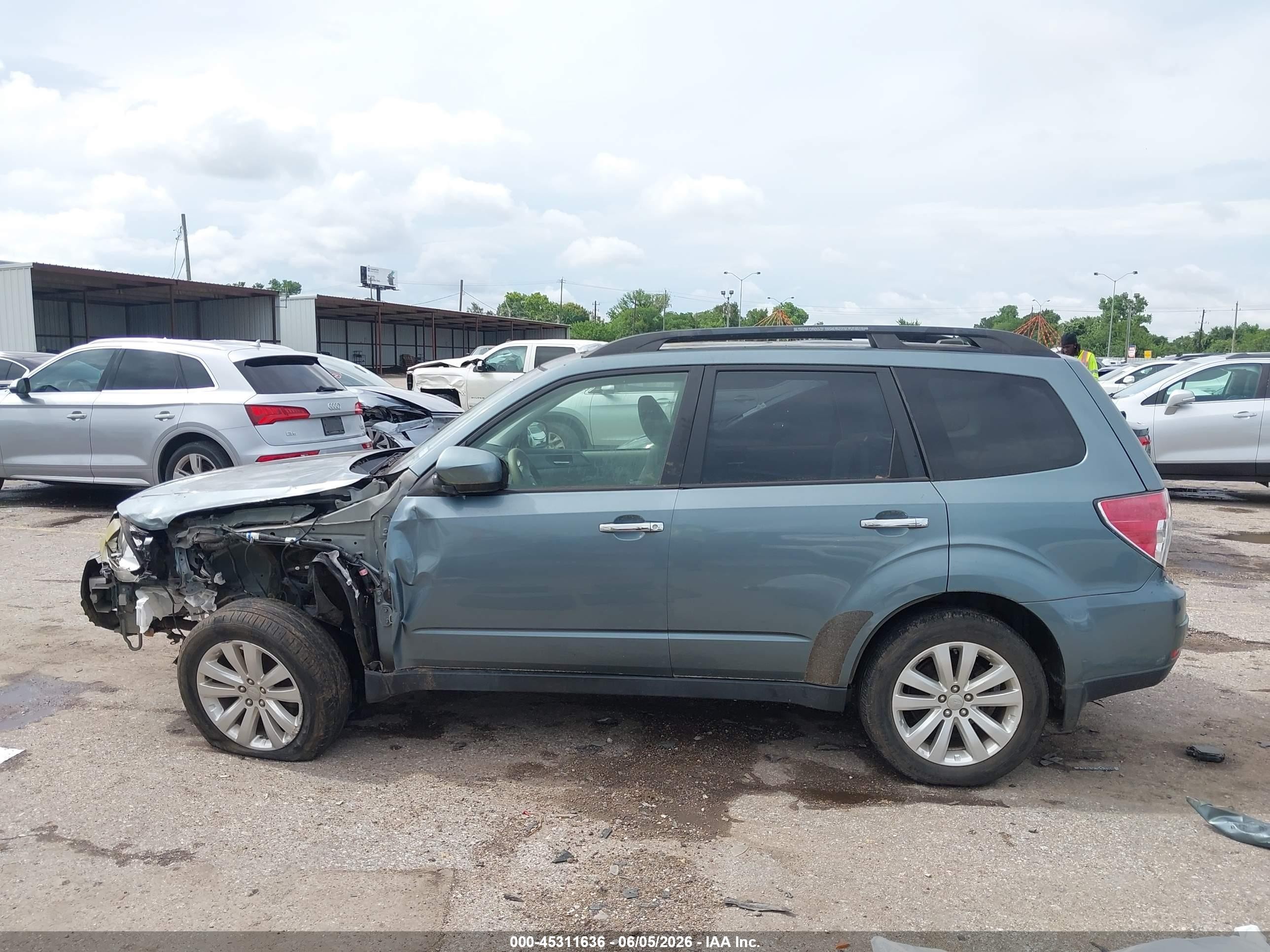2013 Subaru Forester 2.5x Premium Зеленый vin: JF2SHADC8DG401631