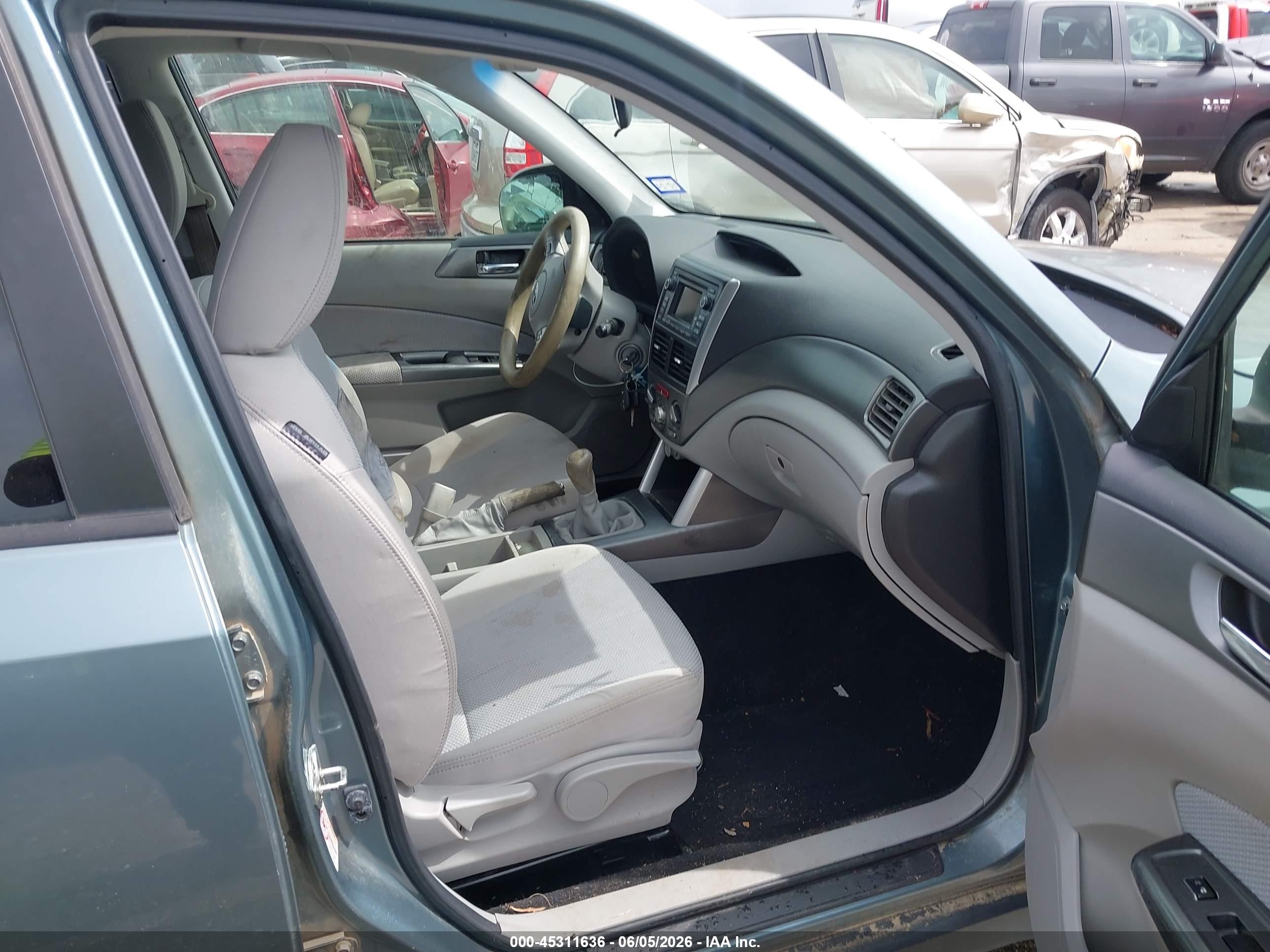 2013 Subaru Forester 2.5x Premium Зеленый vin: JF2SHADC8DG401631
