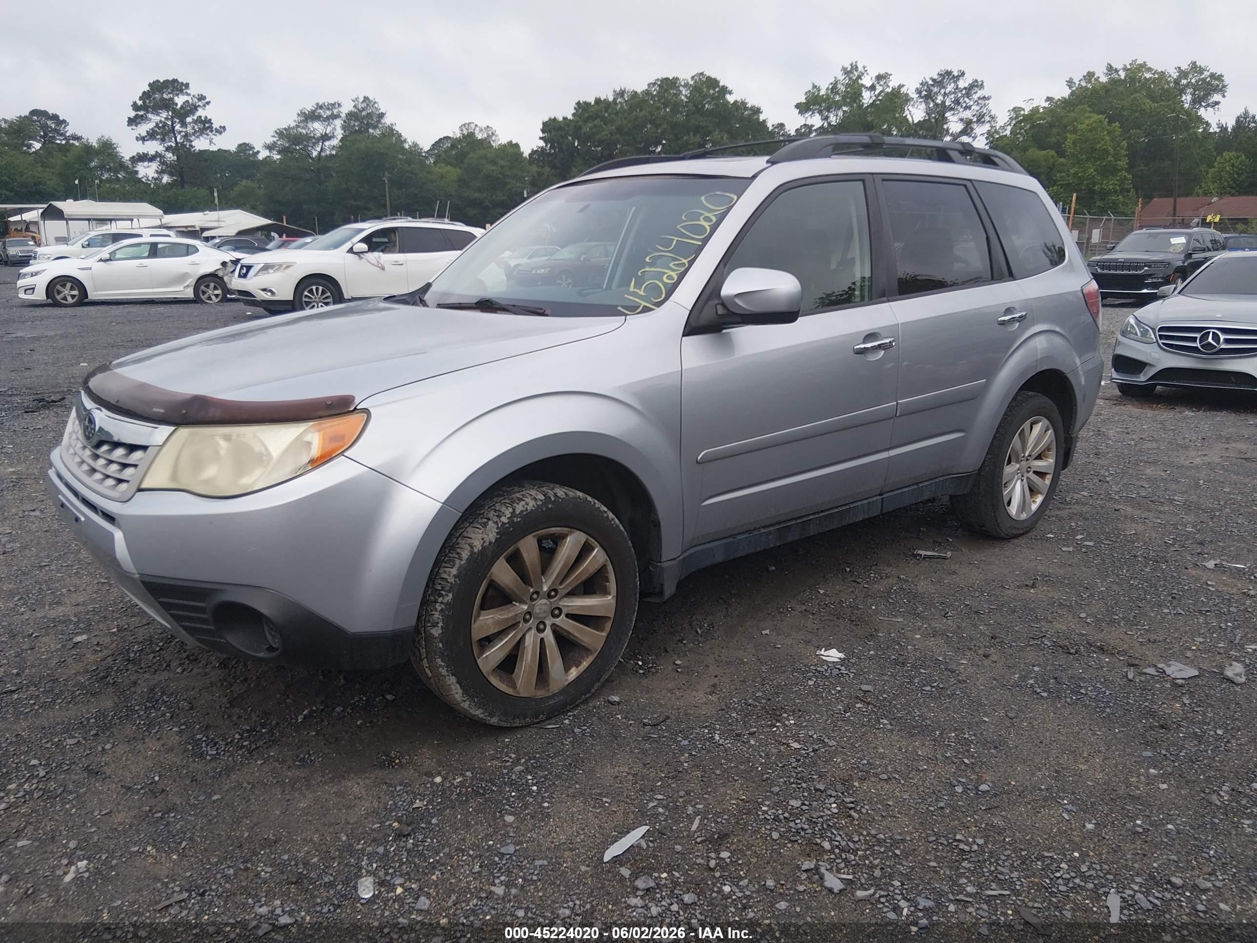 2013 Subaru Forester 2.5x Premium Silver vin: JF2SHADC8DH432193