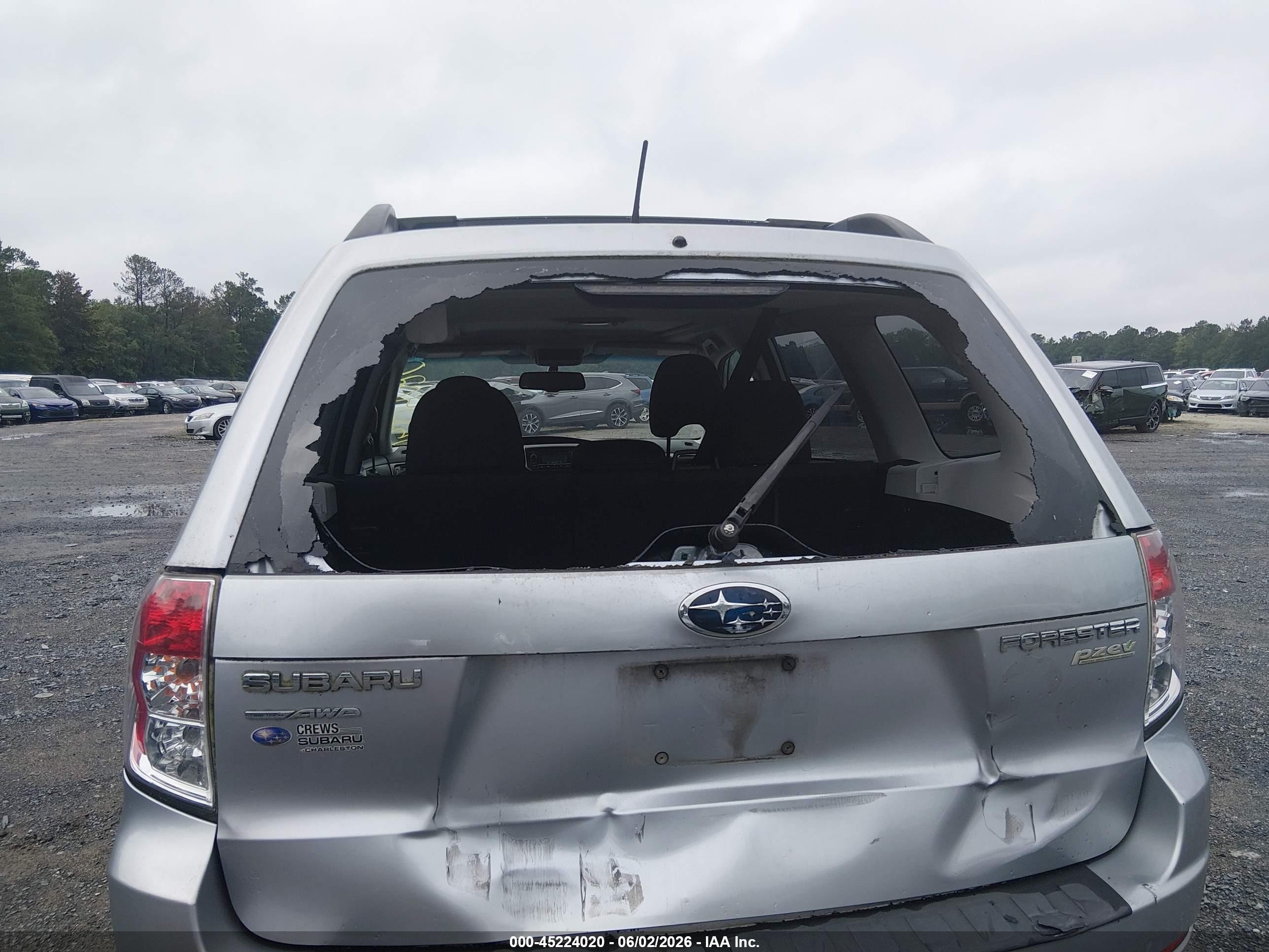 2013 Subaru Forester 2.5x Premium Silver vin: JF2SHADC8DH432193