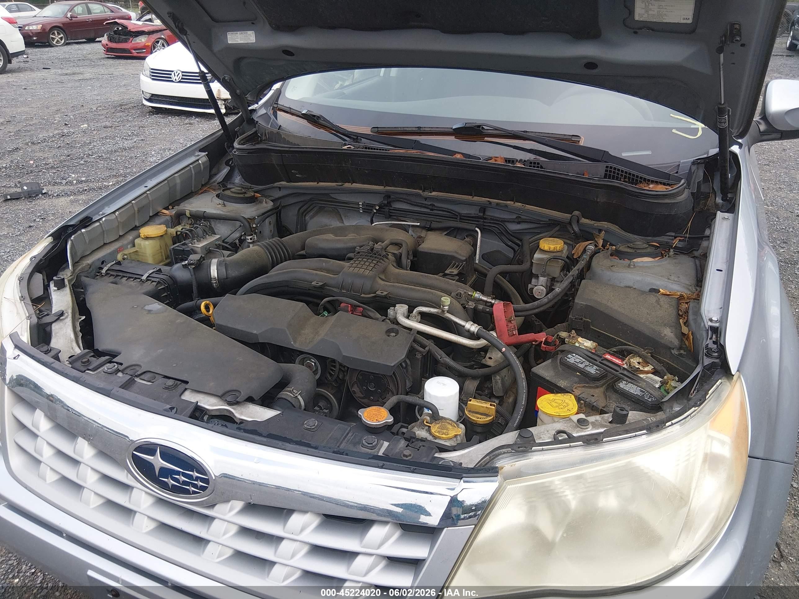 2013 Subaru Forester 2.5x Premium Silver vin: JF2SHADC8DH432193