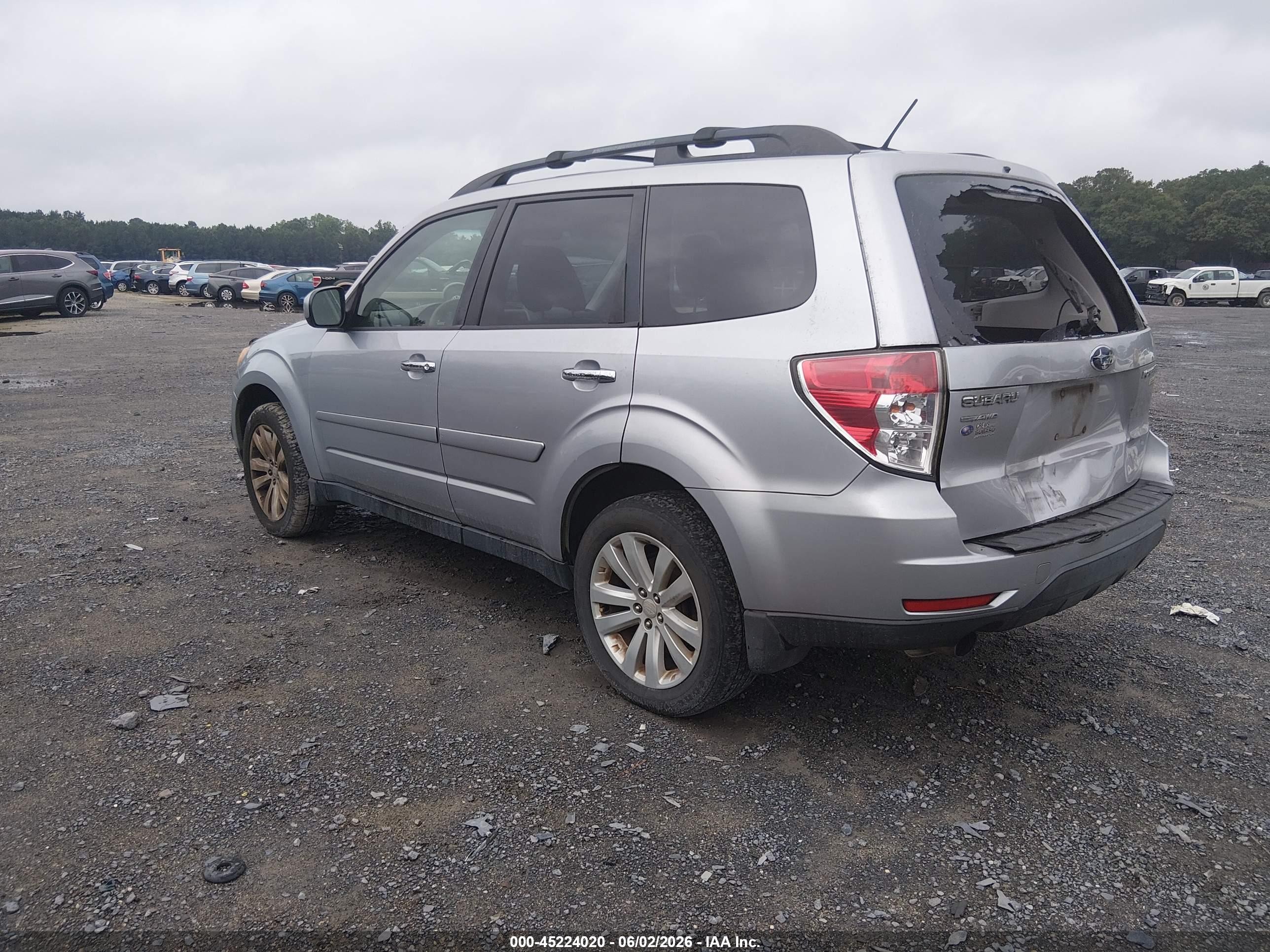 2013 Subaru Forester 2.5x Premium Silver vin: JF2SHADC8DH432193