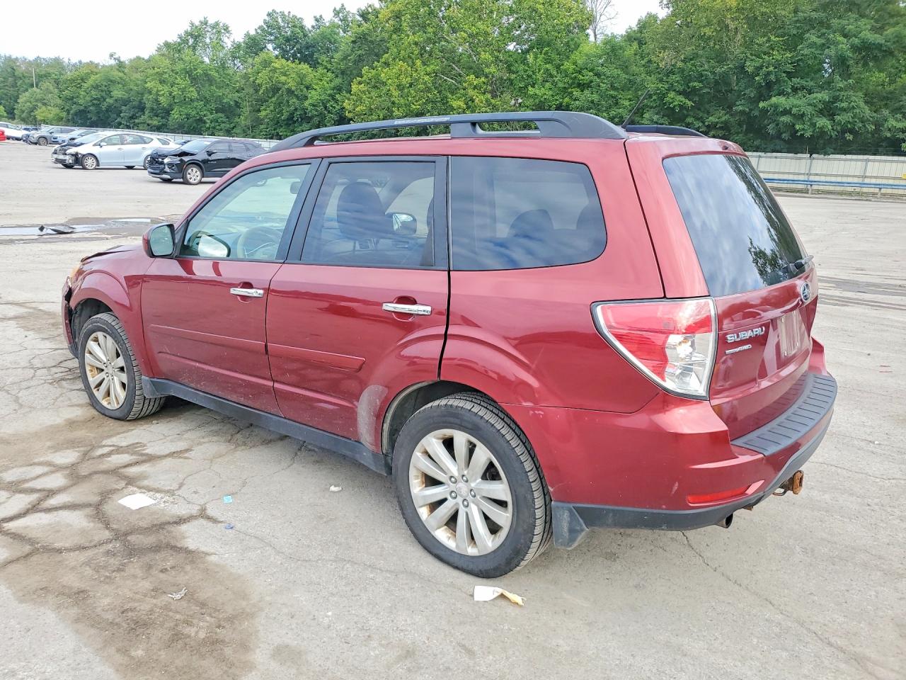 2013 Subaru Forester 2.5x Premium Burgundy vin: JF2SHADC8DH443923
