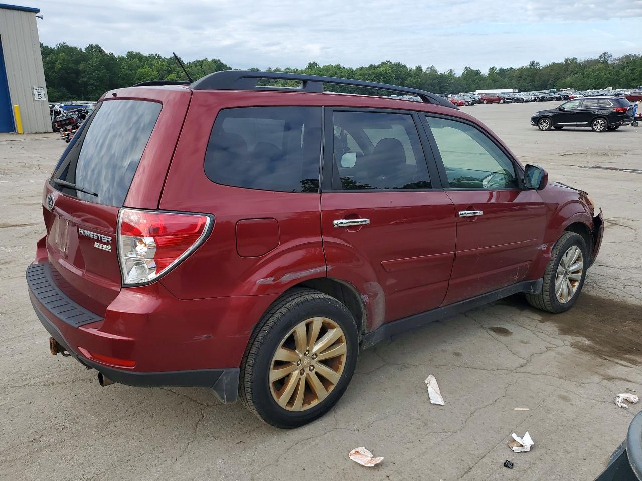 2013 Subaru Forester 2.5x Premium Burgundy vin: JF2SHADC8DH443923