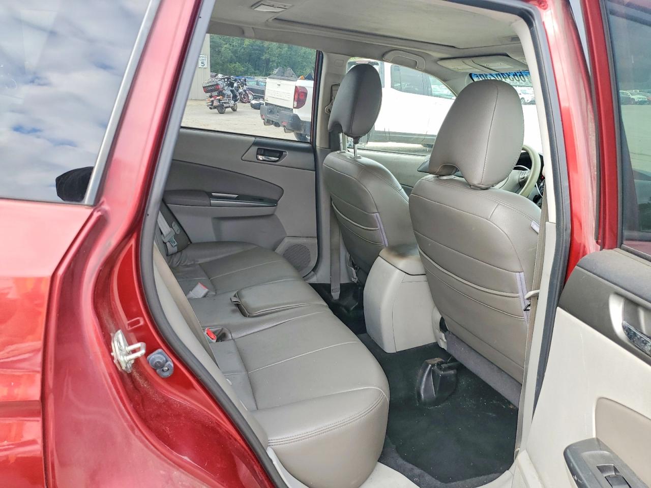 2013 Subaru Forester 2.5x Premium Burgundy vin: JF2SHADC8DH443923