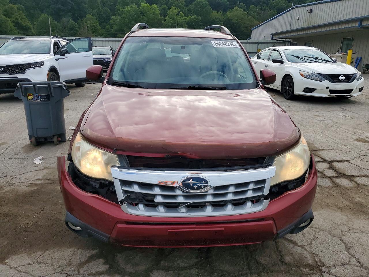 2013 Subaru Forester 2.5x Premium Burgundy vin: JF2SHADC8DH443923