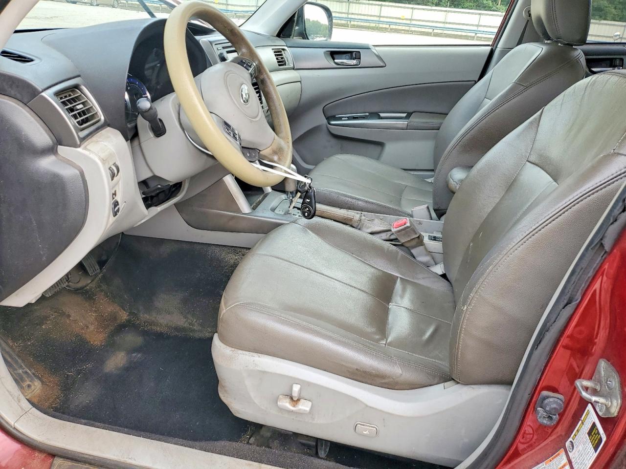 2013 Subaru Forester 2.5x Premium Burgundy vin: JF2SHADC8DH443923