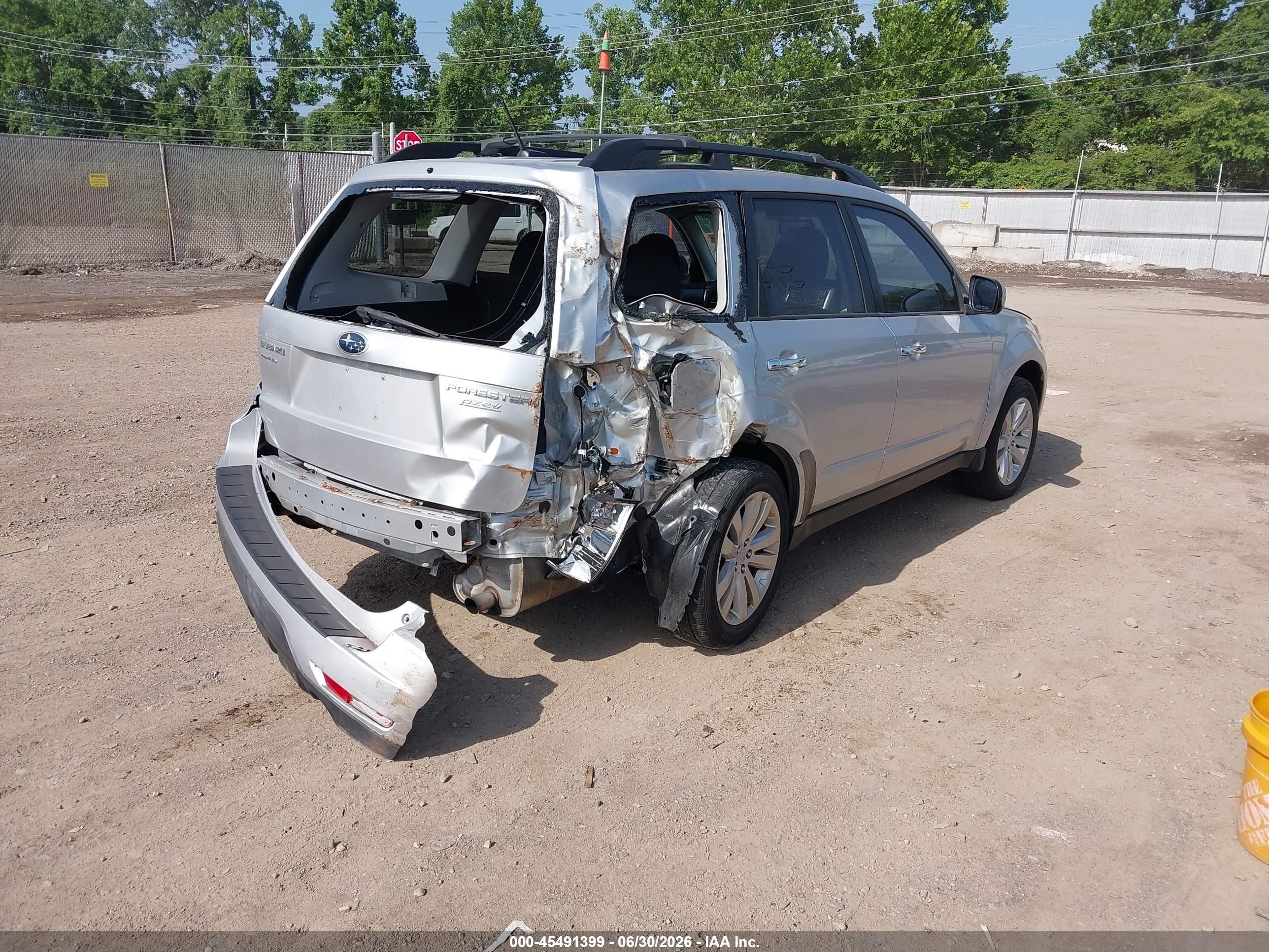 2011 Subaru Forester 2.5x Premium Silver vin: JF2SHADC9BH718230
