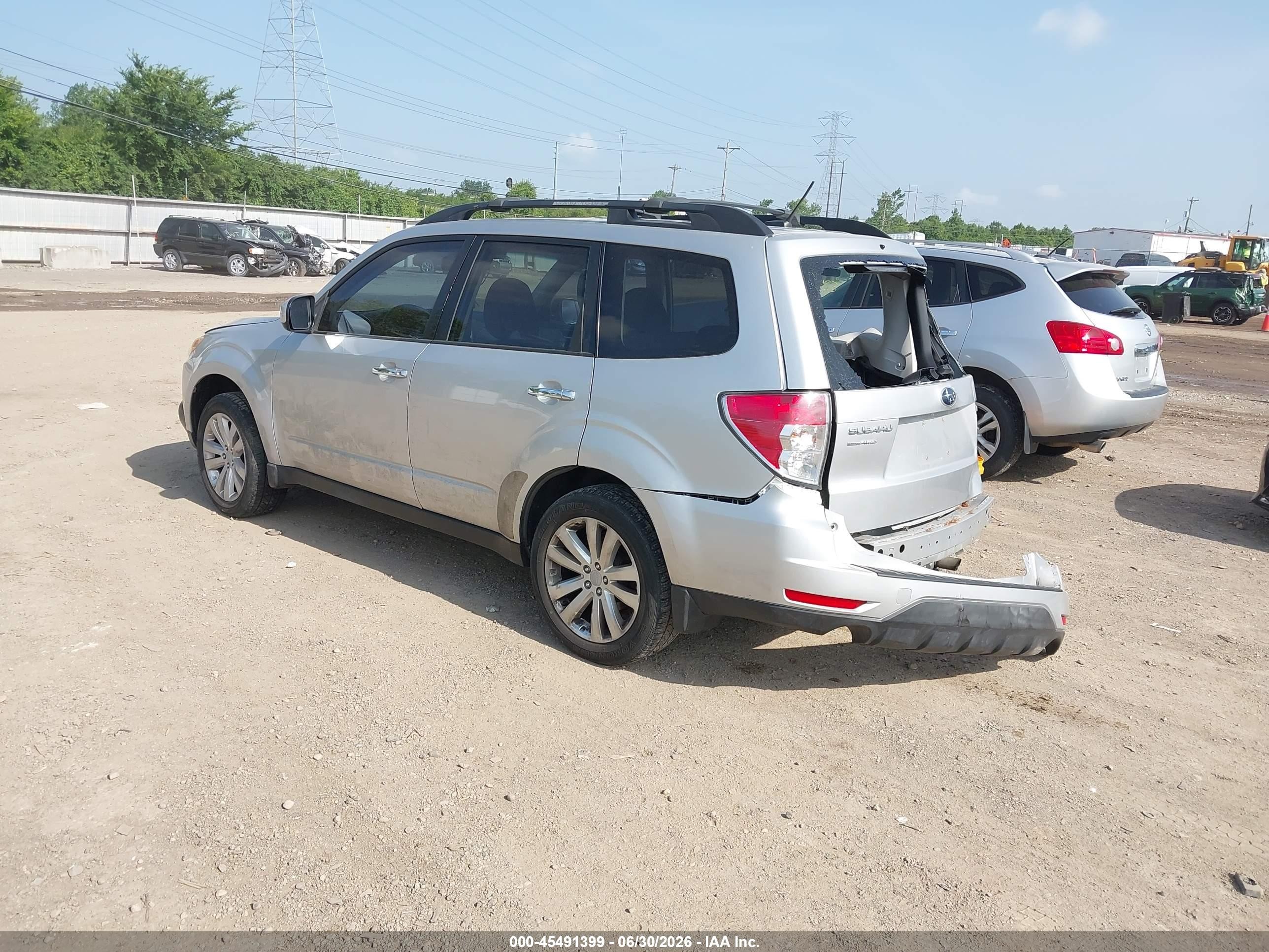 2011 Subaru Forester 2.5x Premium Silver vin: JF2SHADC9BH718230
