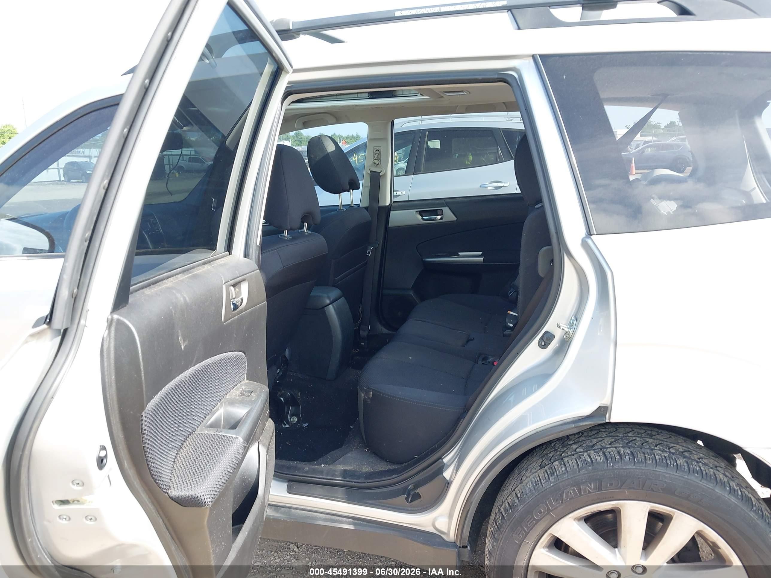 2011 Subaru Forester 2.5x Premium Silver vin: JF2SHADC9BH718230
