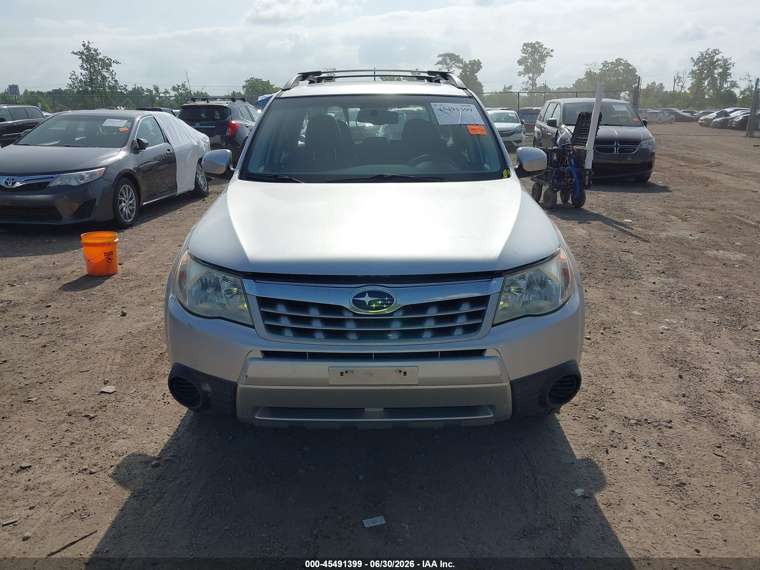 2011 Subaru Forester 2.5x Premium Silver vin: JF2SHADC9BH718230