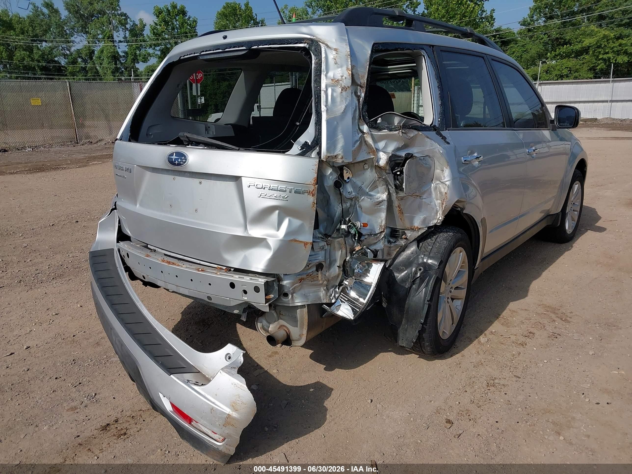 2011 Subaru Forester 2.5x Premium Silver vin: JF2SHADC9BH718230