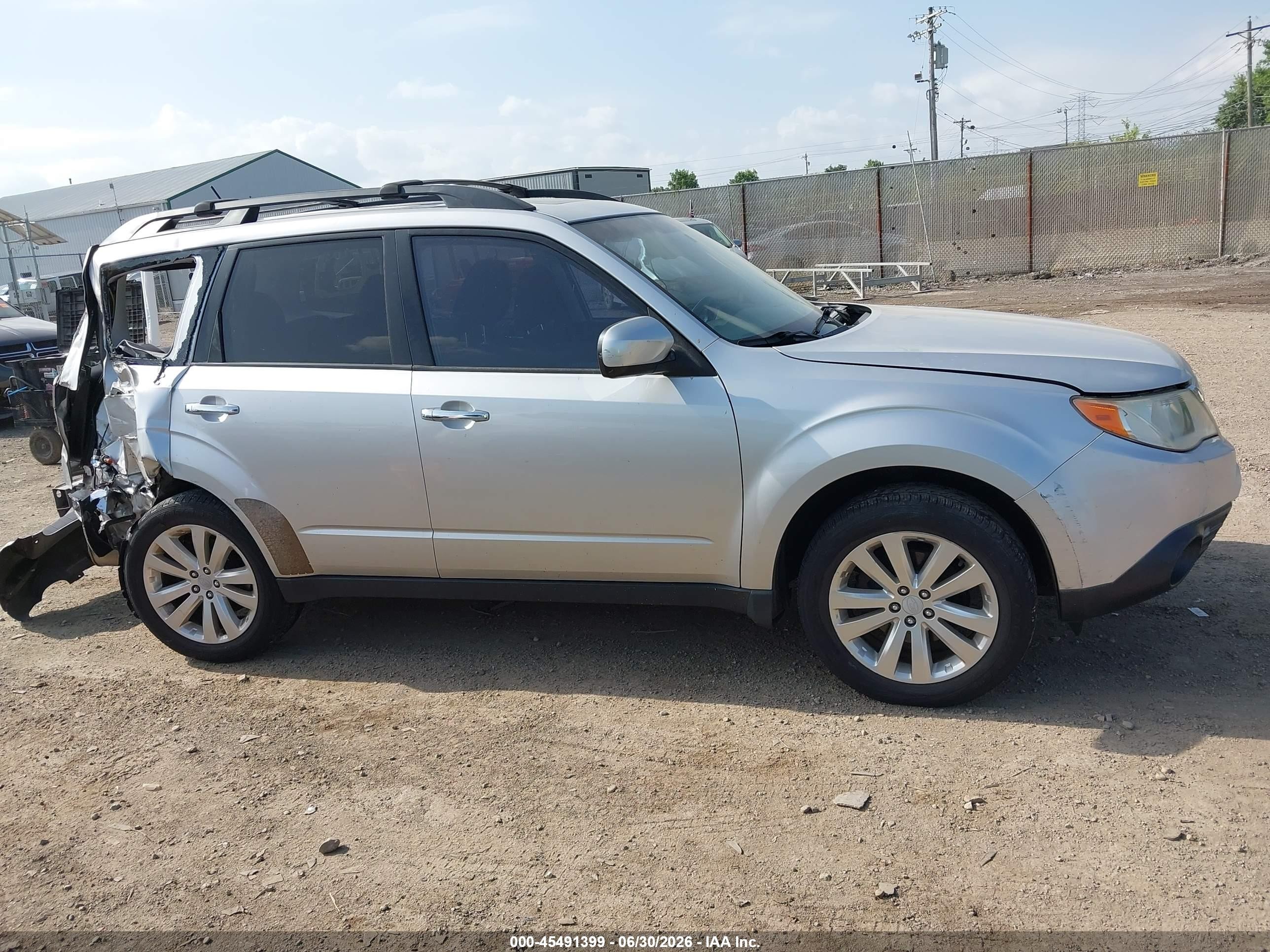 2011 Subaru Forester 2.5x Premium Silver vin: JF2SHADC9BH718230