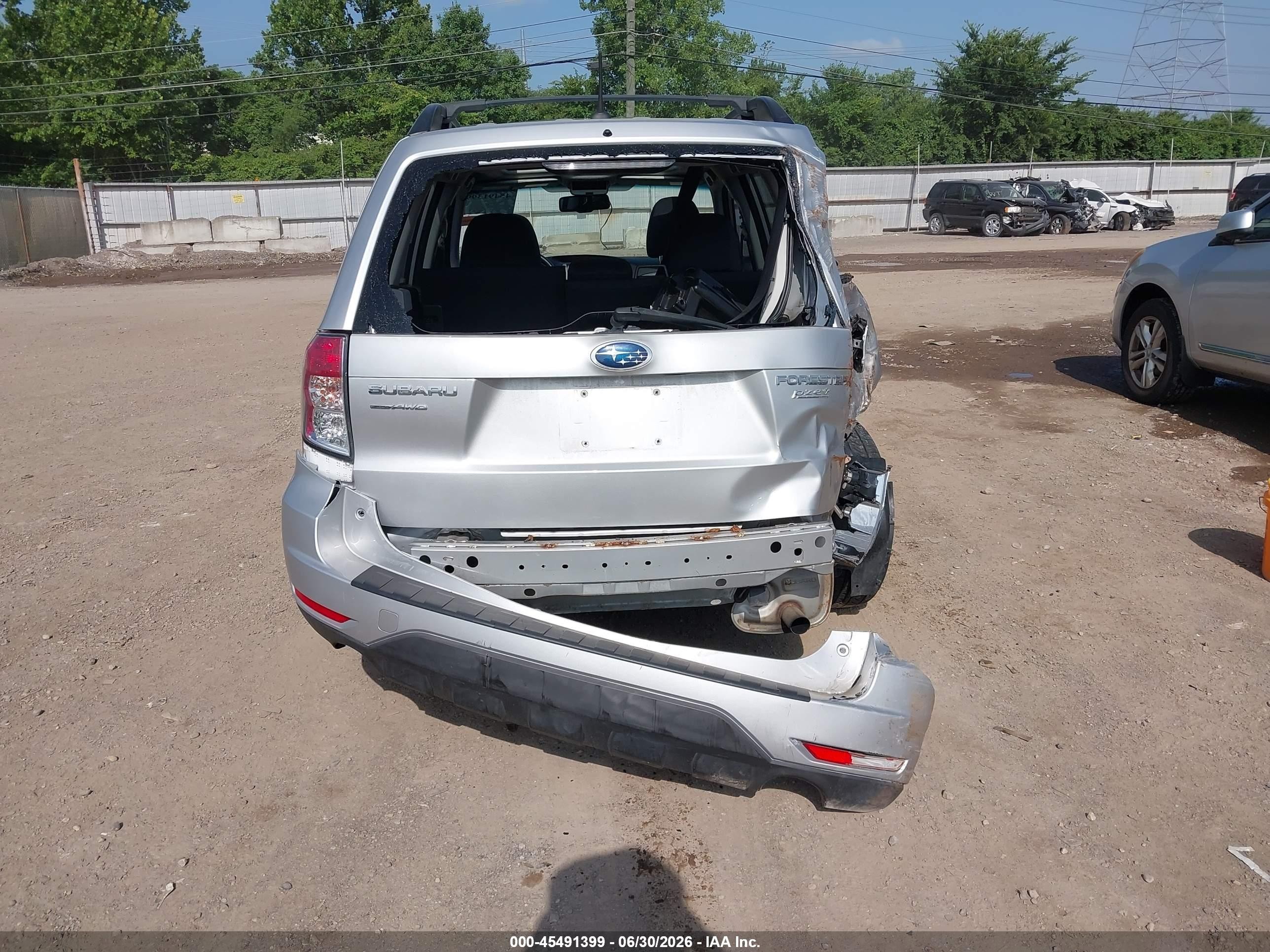 2011 Subaru Forester 2.5x Premium Silver vin: JF2SHADC9BH718230