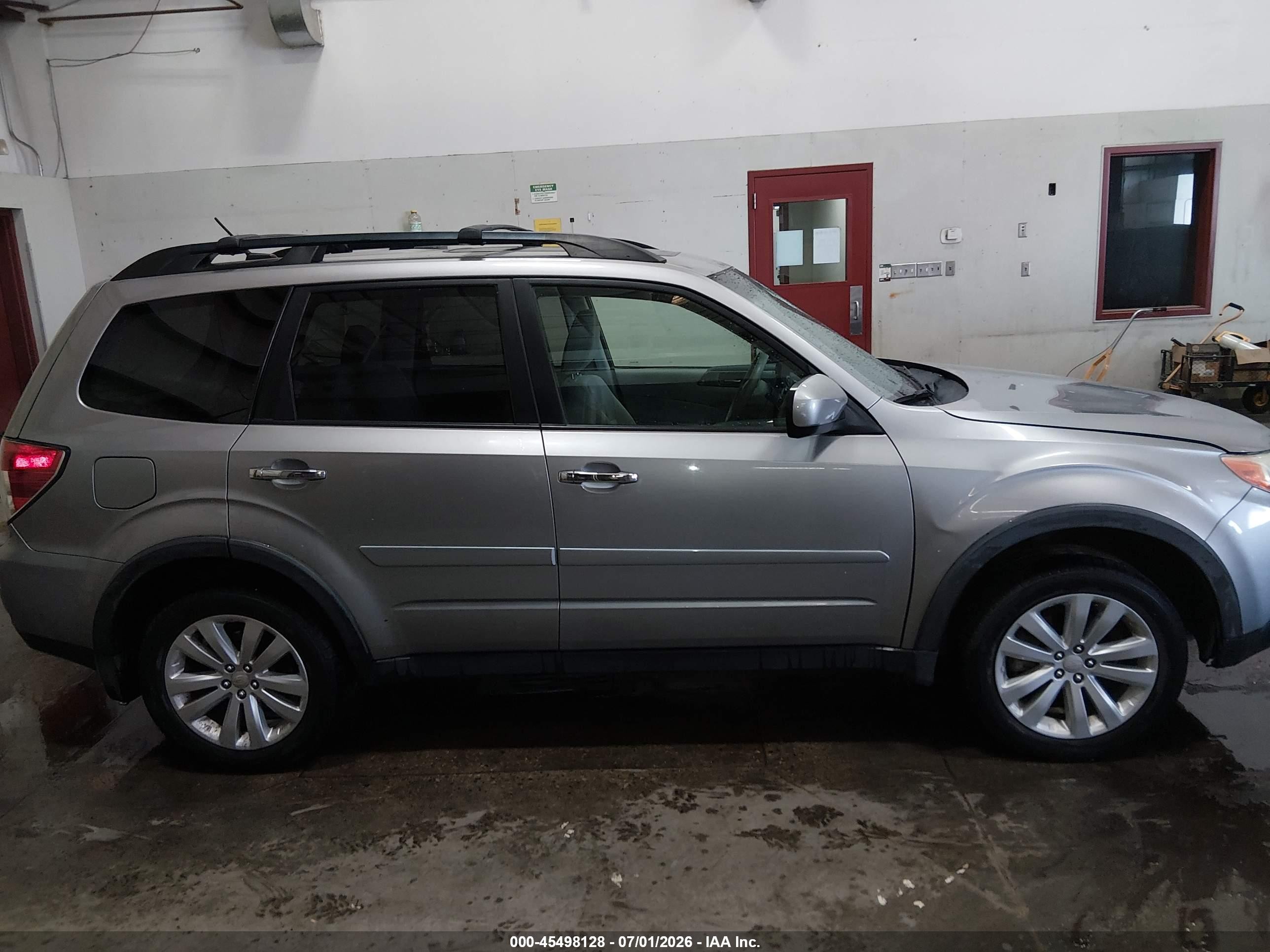 2011 Subaru Forester 2.5x Premium Gray vin: JF2SHADC9BH781490