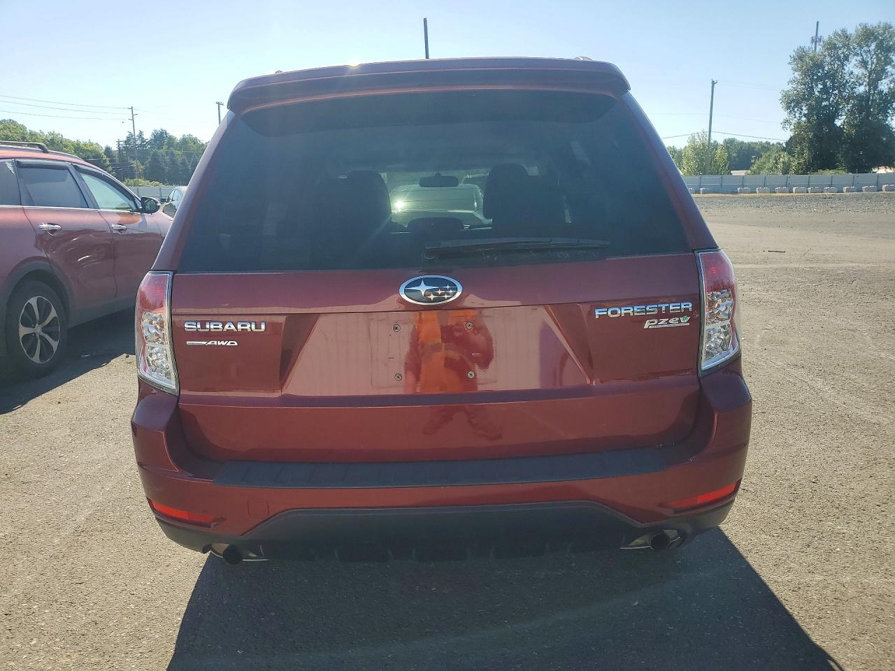 2012 Subaru Forester 2.5x Premium Red vin: JF2SHADC9CH452323