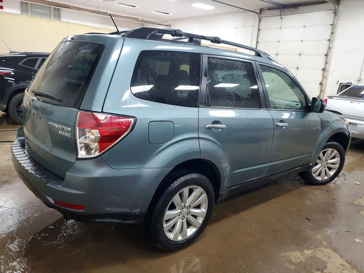 2012 Subaru Forester 2.5x Premium Blue vin: JF2SHADC9CH460213