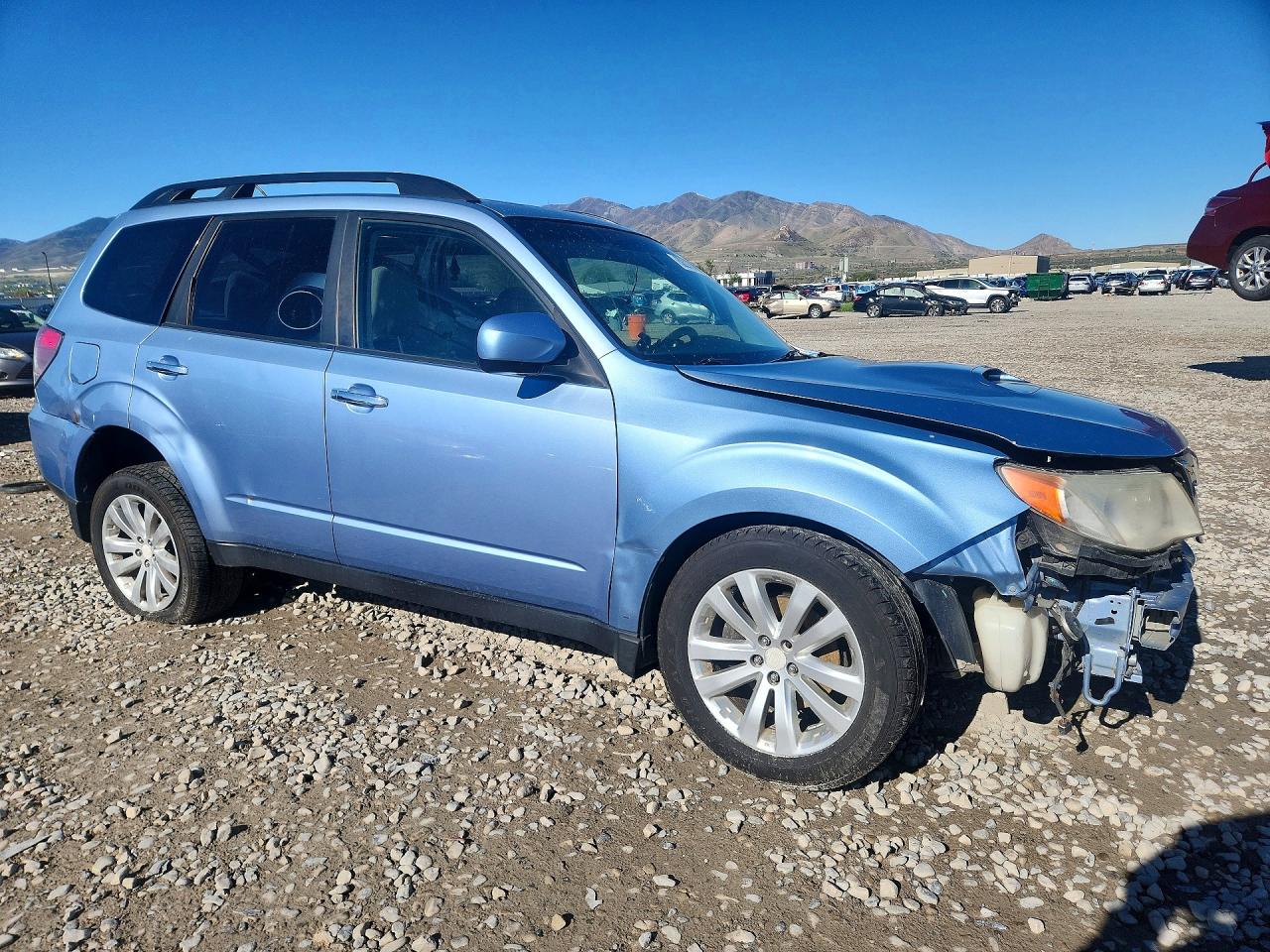 2011 Subaru Forester 2.5x Premium Blue vin: JF2SHADCXBH757697