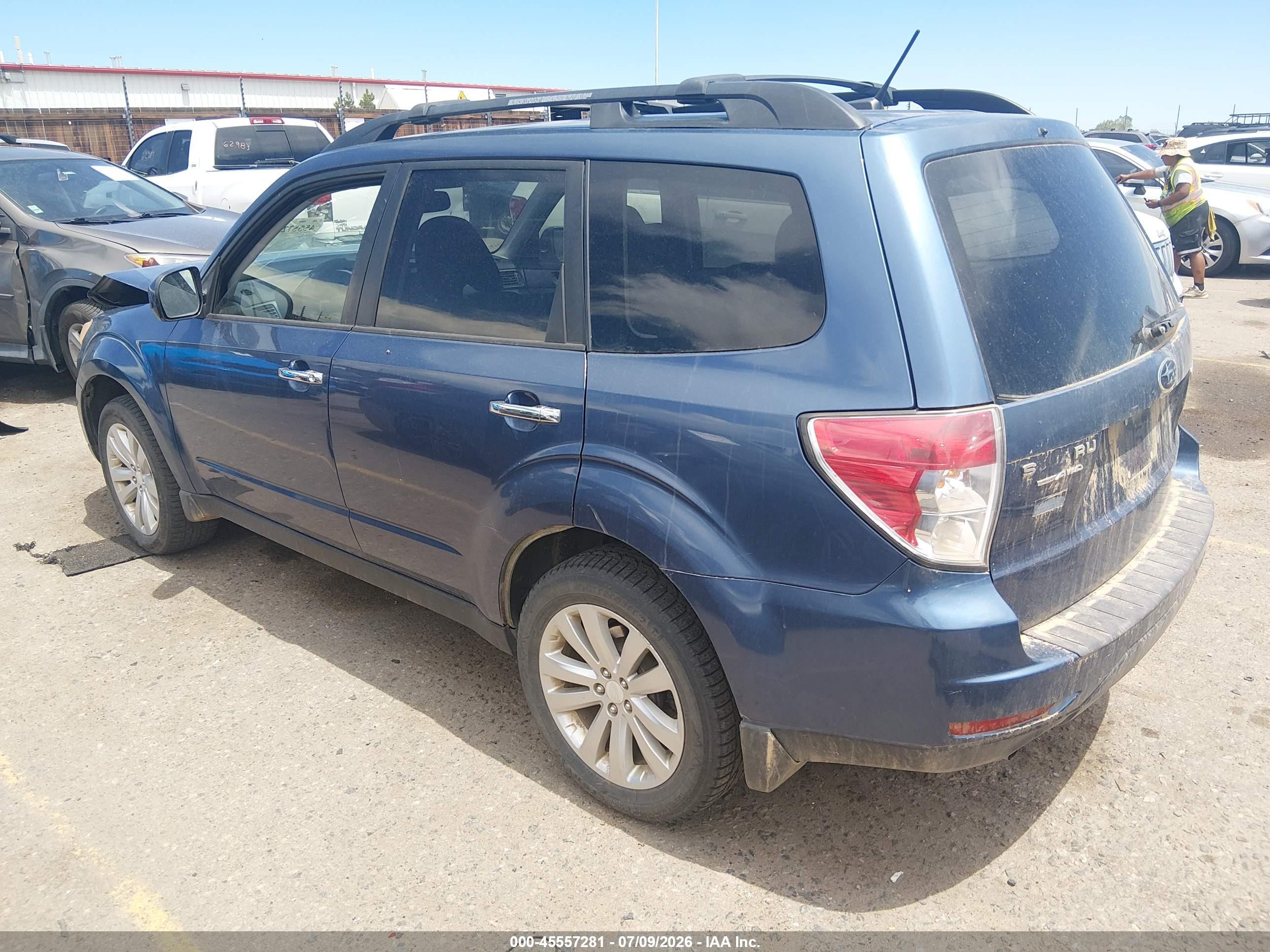 2011 Subaru Forester 2.5x Premium Blue vin: JF2SHADCXBH758011
