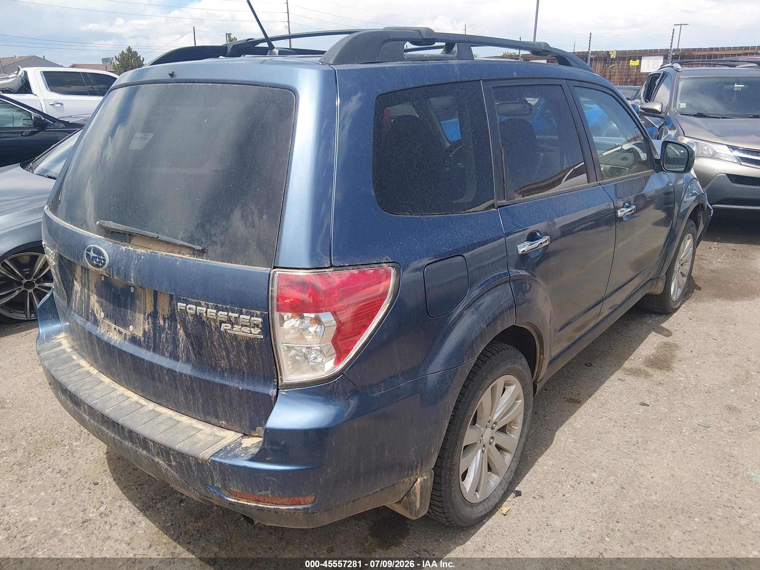 2011 Subaru Forester 2.5x Premium Blue vin: JF2SHADCXBH758011