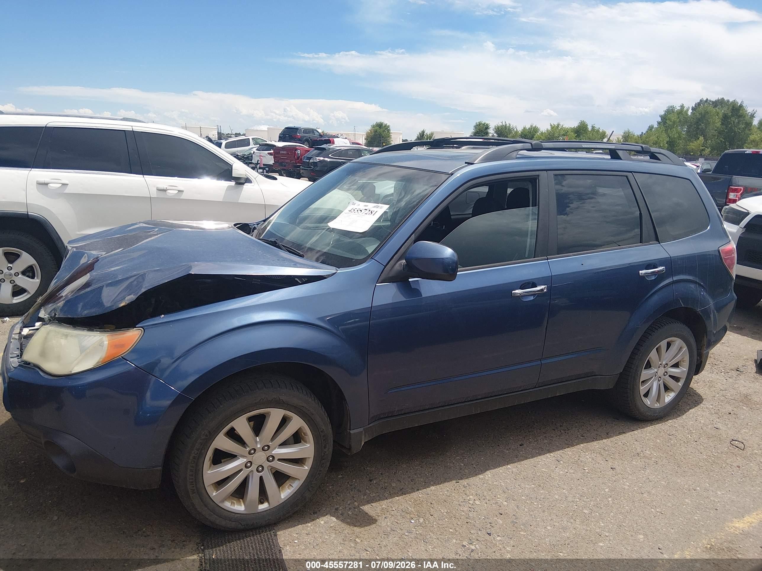 2011 Subaru Forester 2.5x Premium Blue vin: JF2SHADCXBH758011