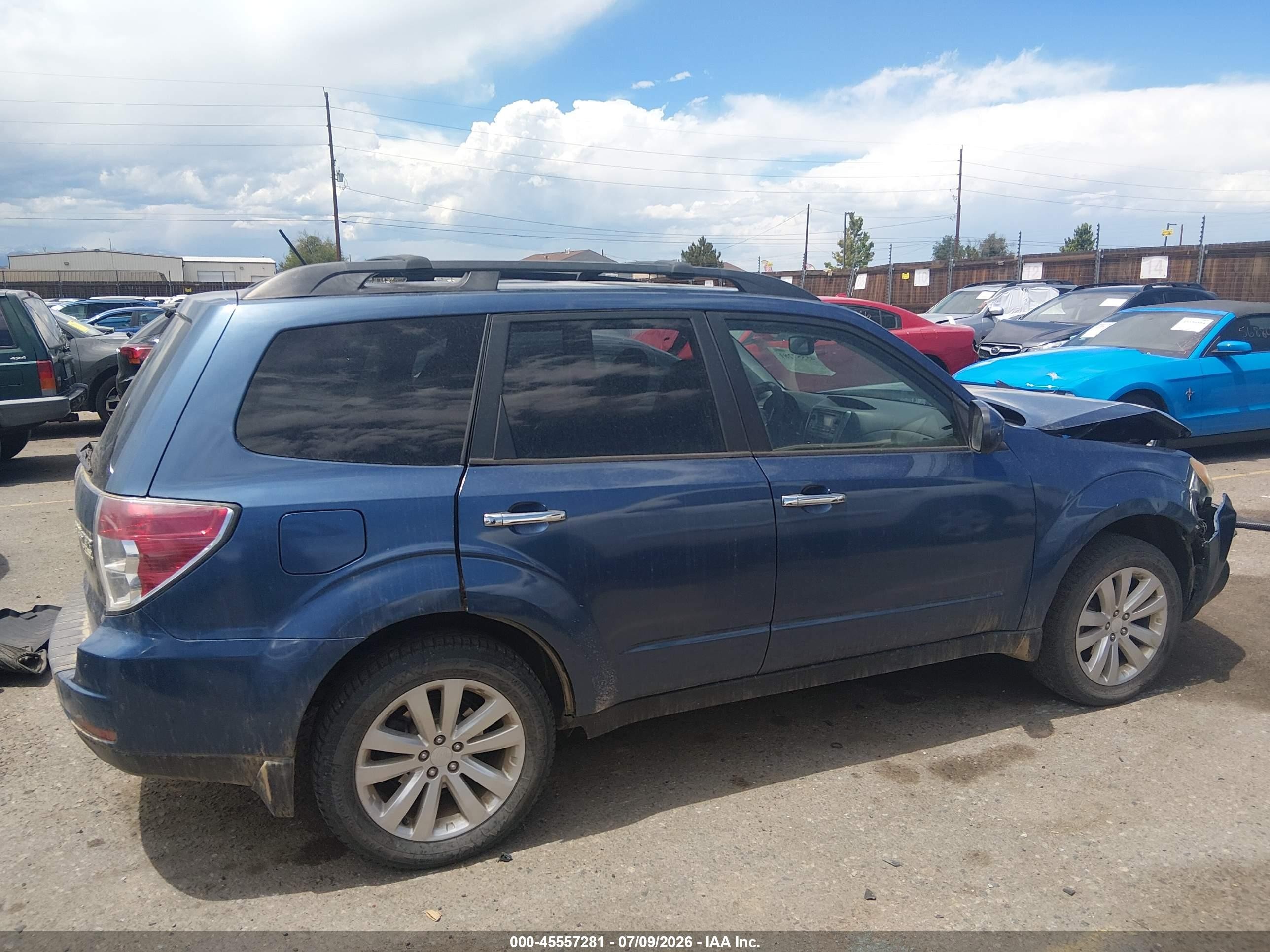 2011 Subaru Forester 2.5x Premium Blue vin: JF2SHADCXBH758011
